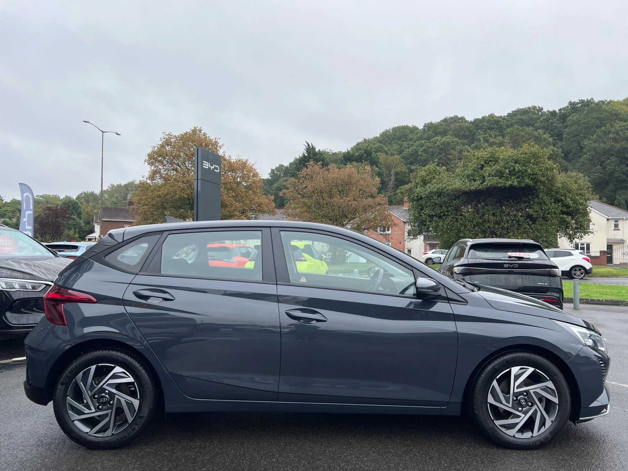 Vehicle image 13