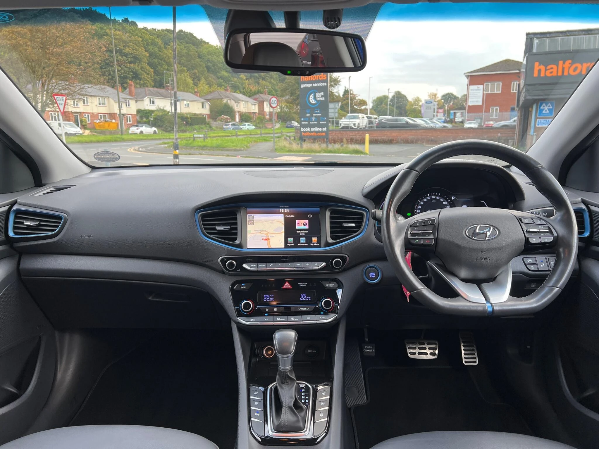 Vehicle image 14