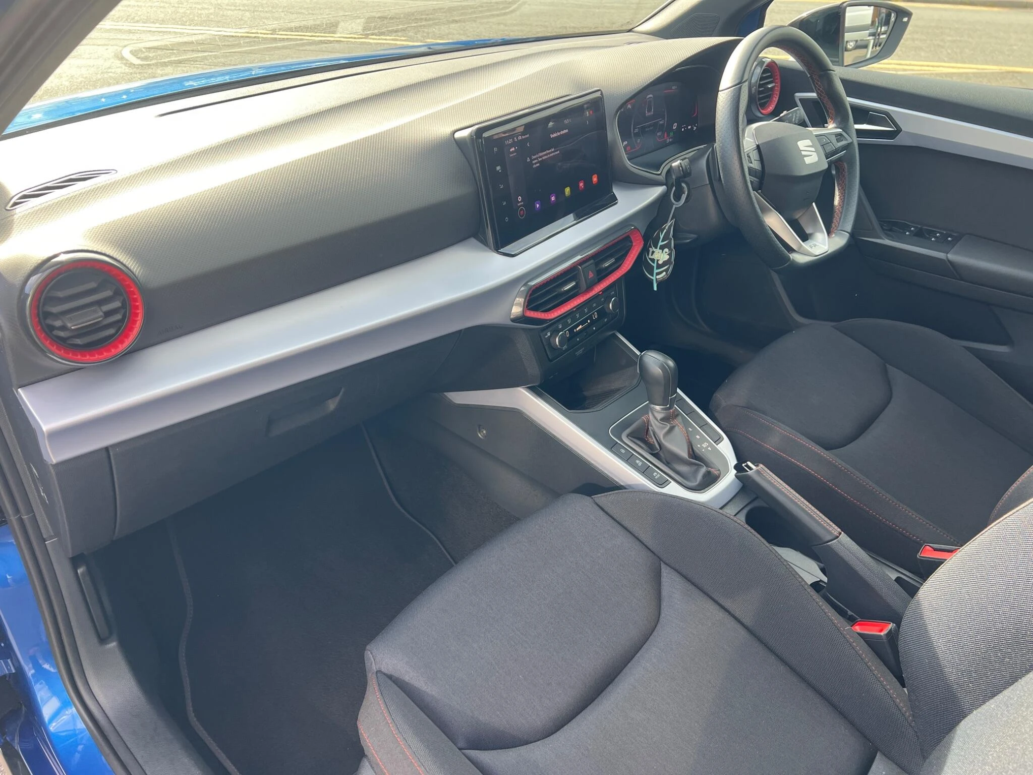 Vehicle image 19