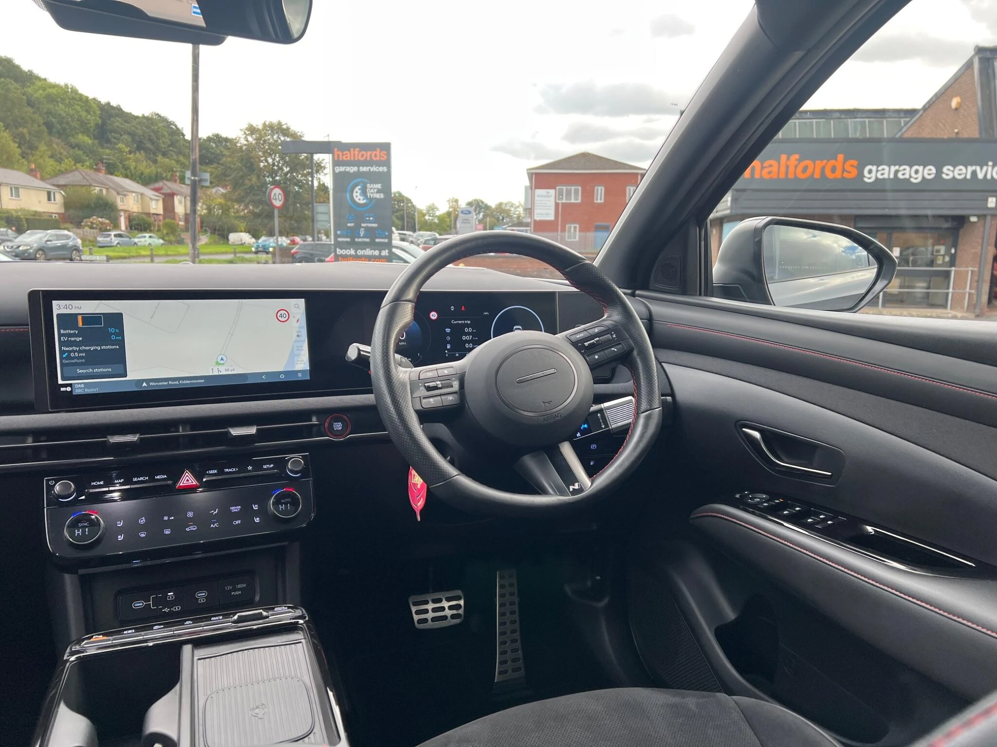 Vehicle image 17