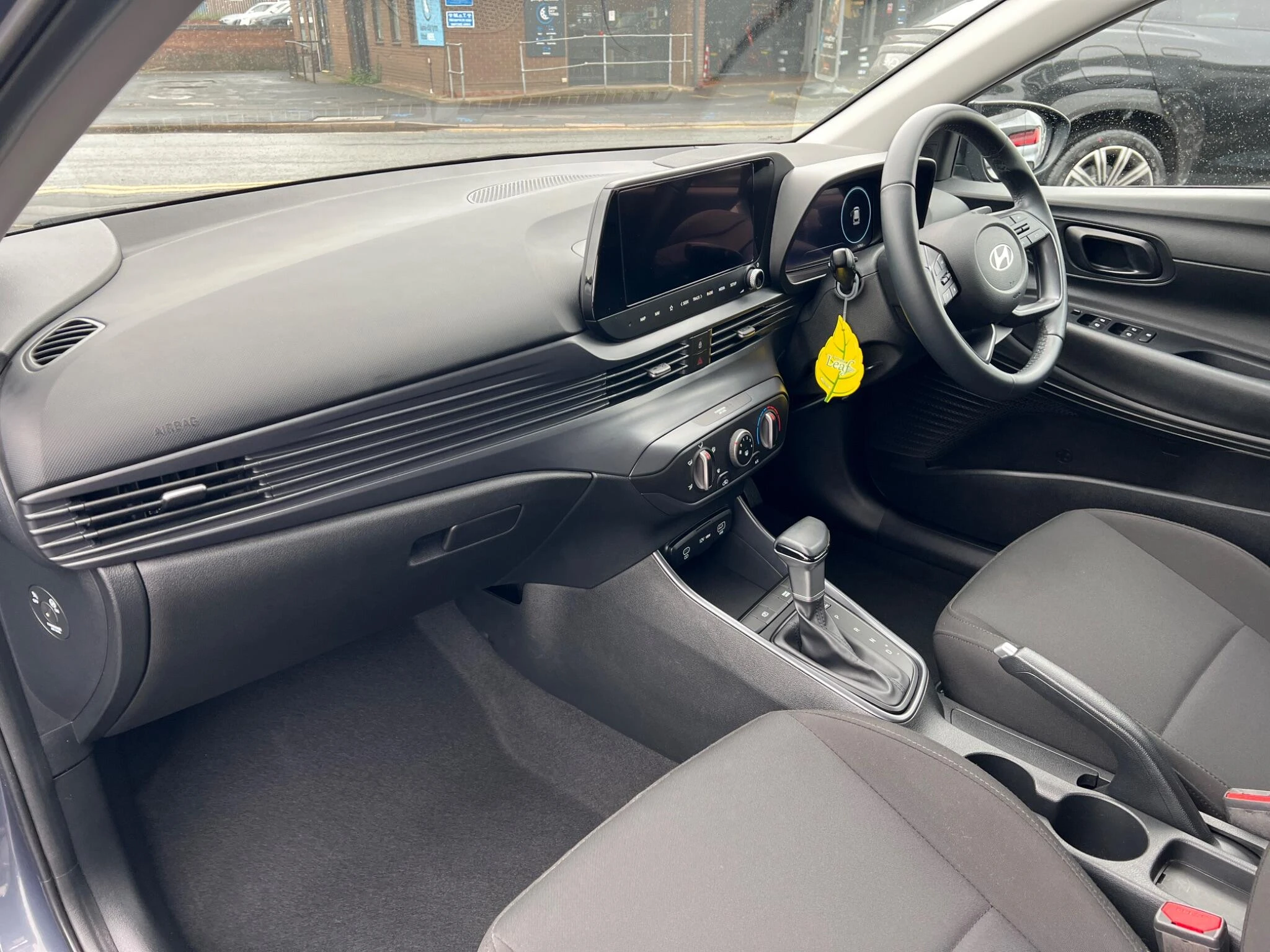 Vehicle image 16