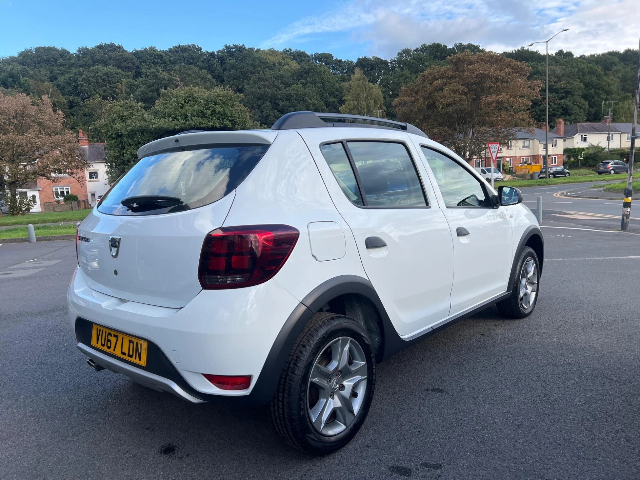 Vehicle image 17