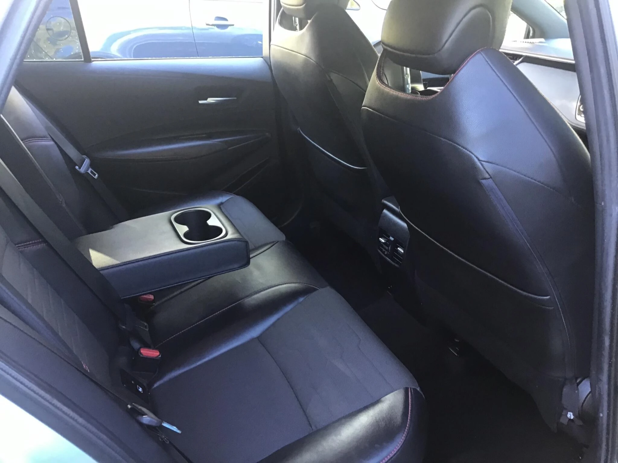 Vehicle image 32
