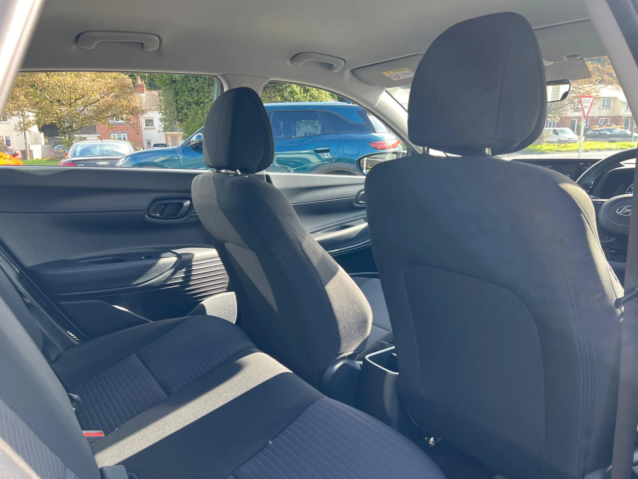 Vehicle image 22