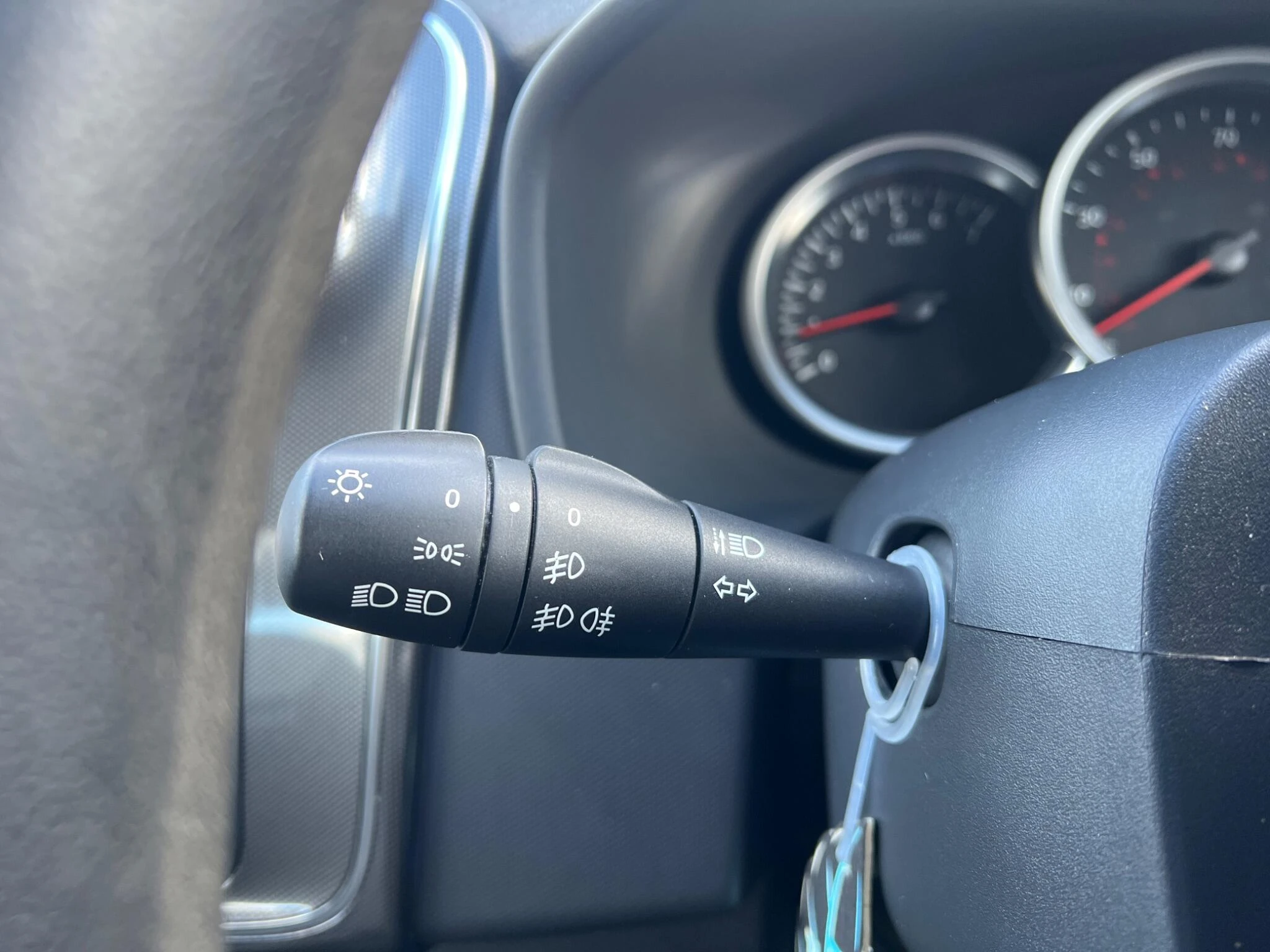 Vehicle image 32