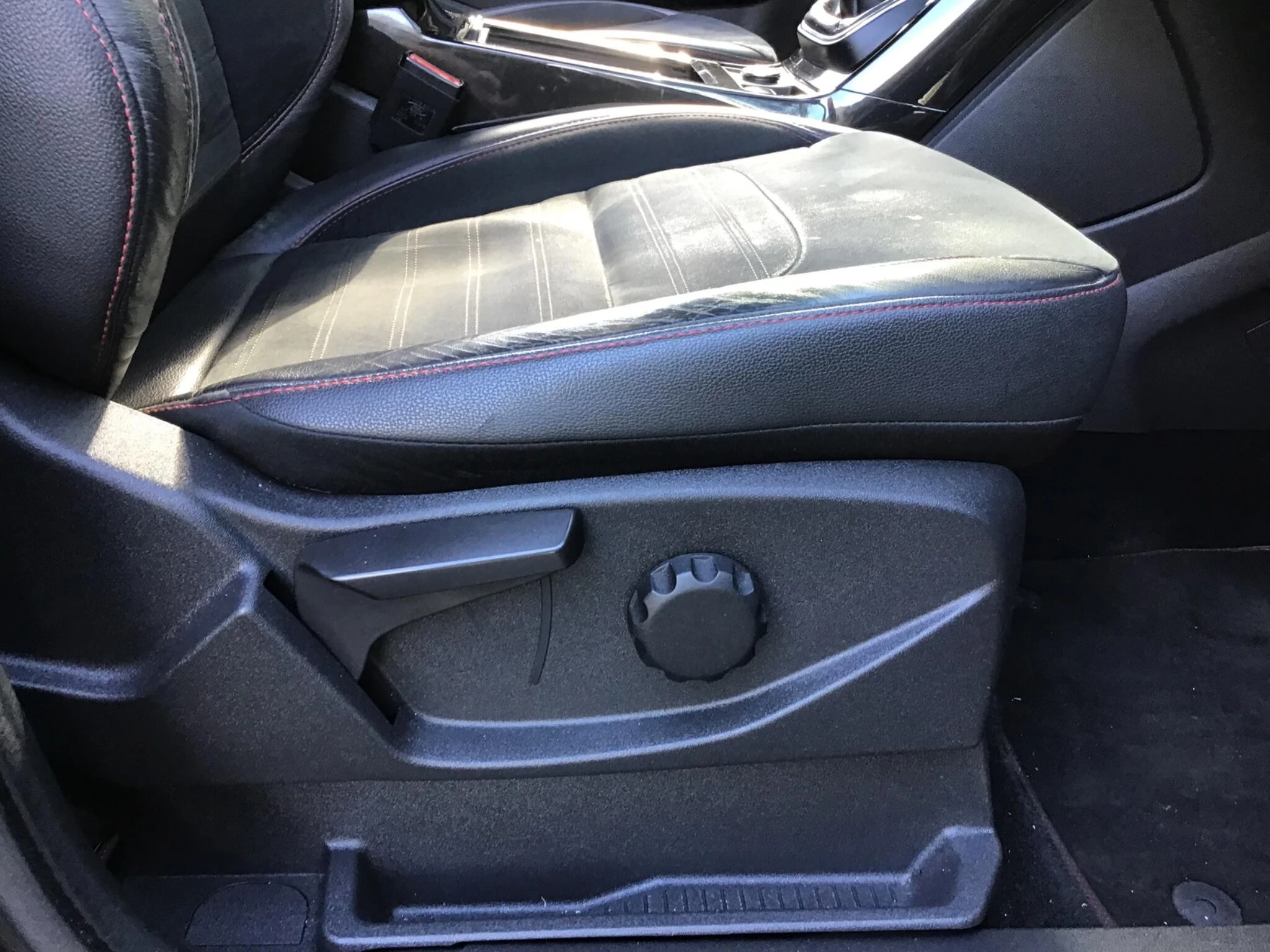 Vehicle image 28