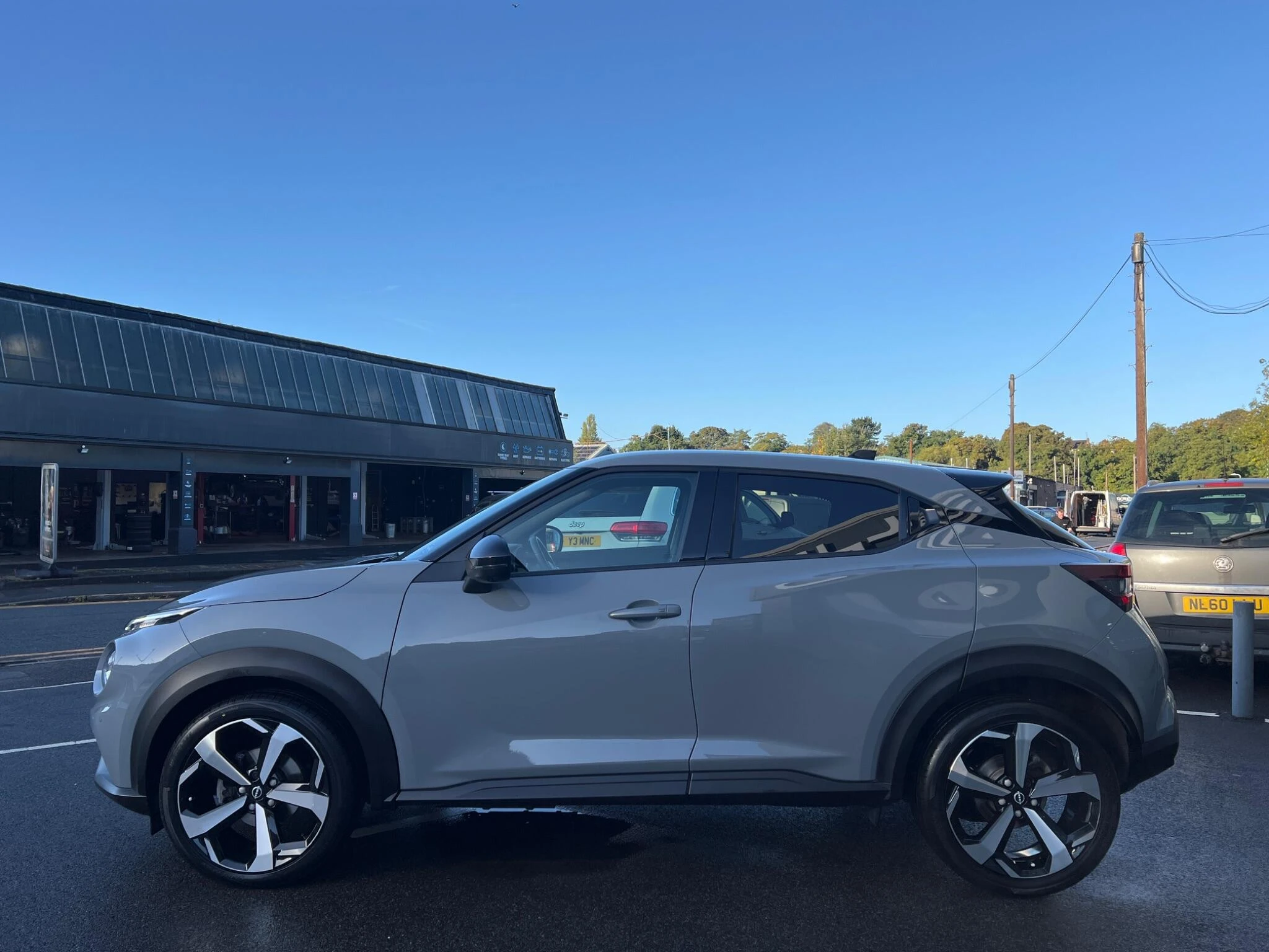 Vehicle image 7