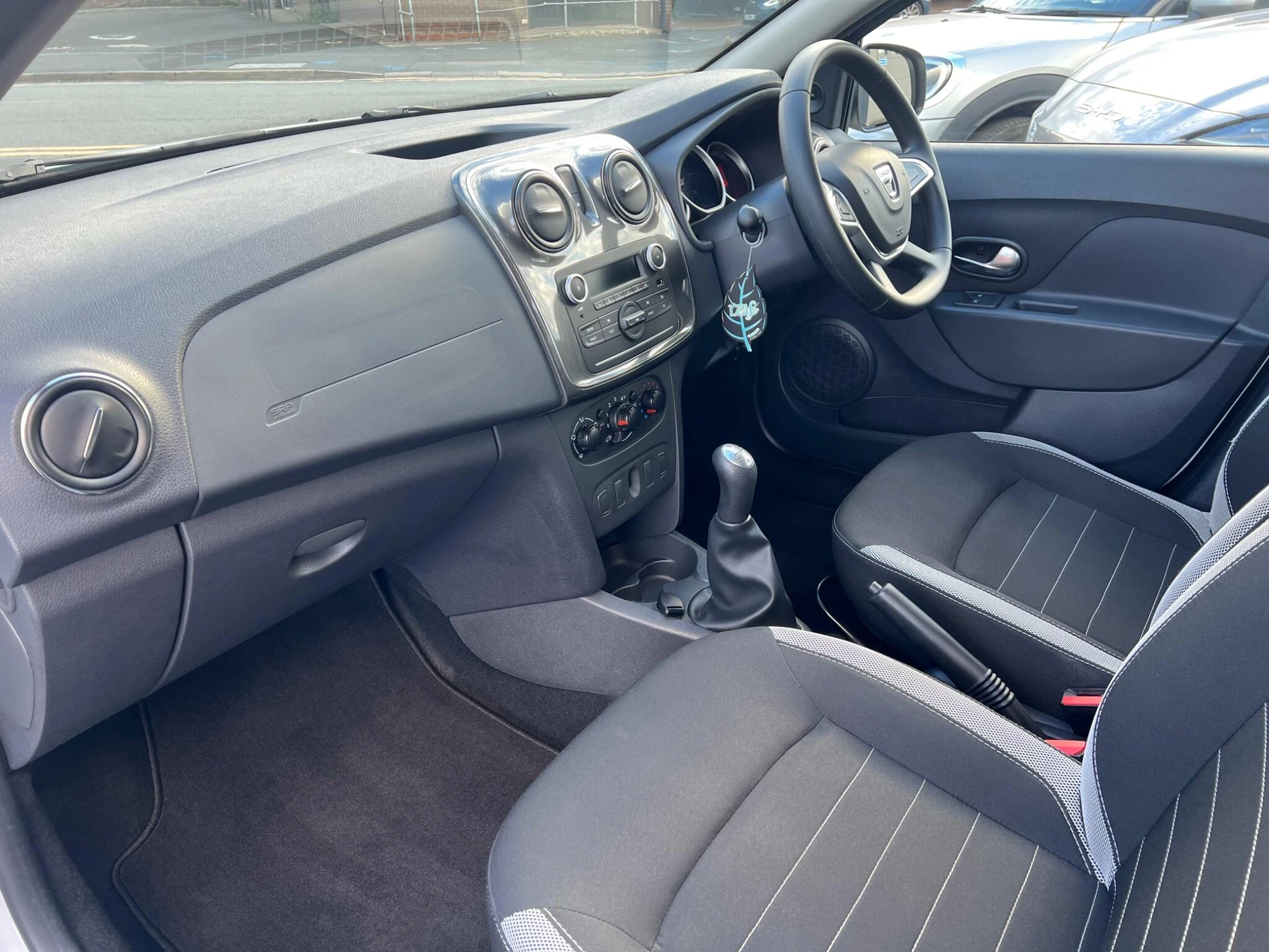 Vehicle image 19