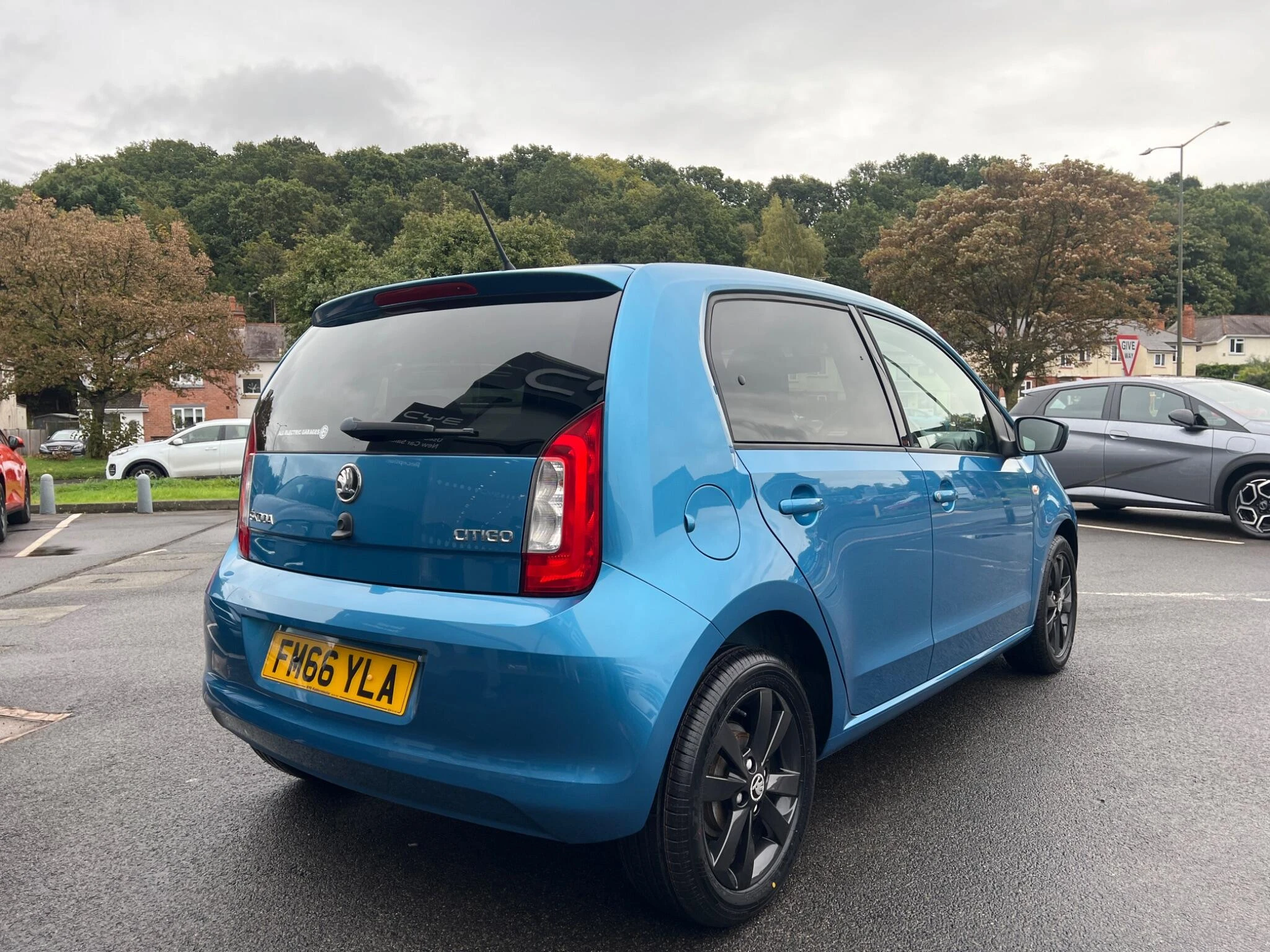Vehicle image 15