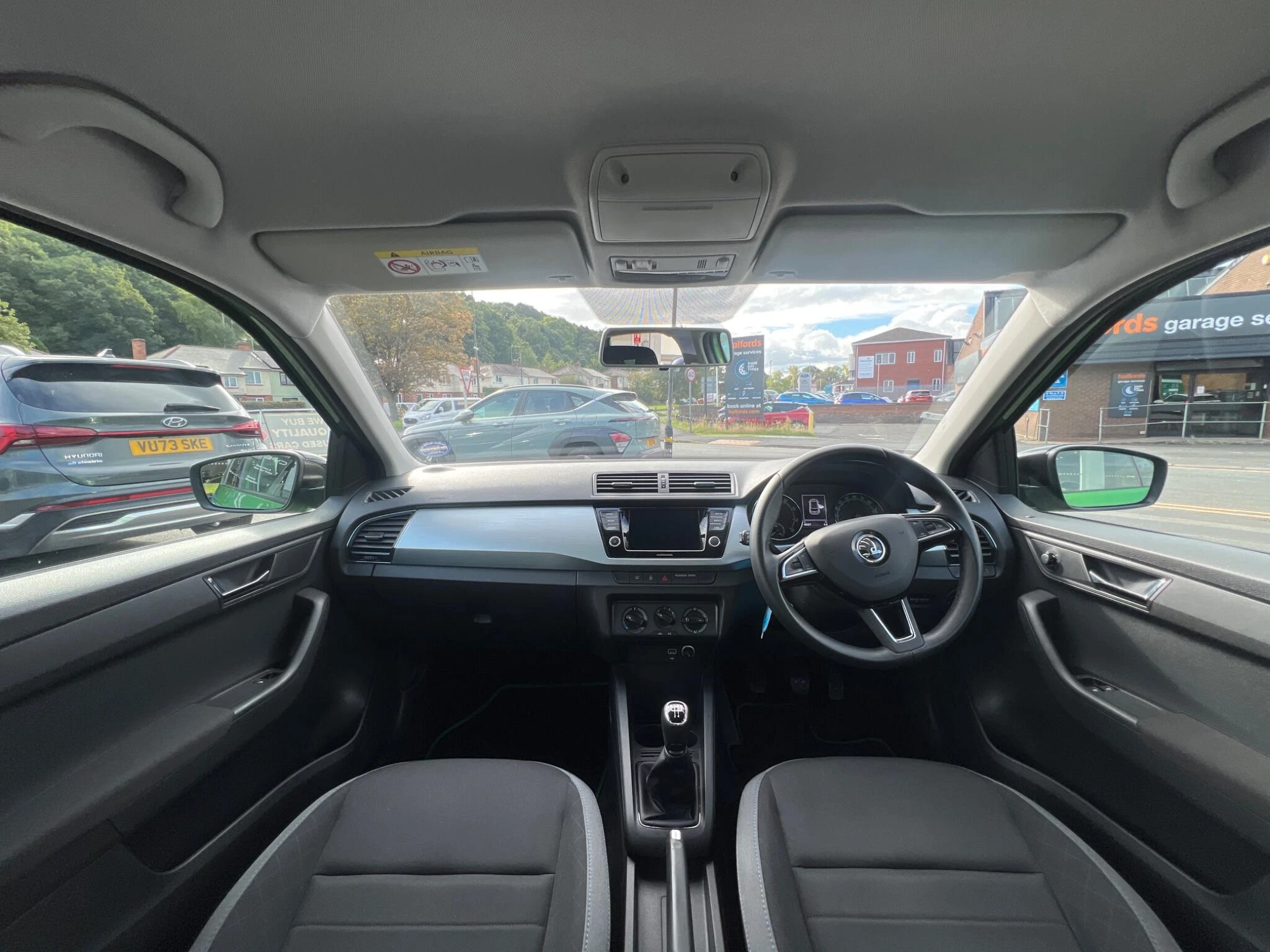 Vehicle image 19