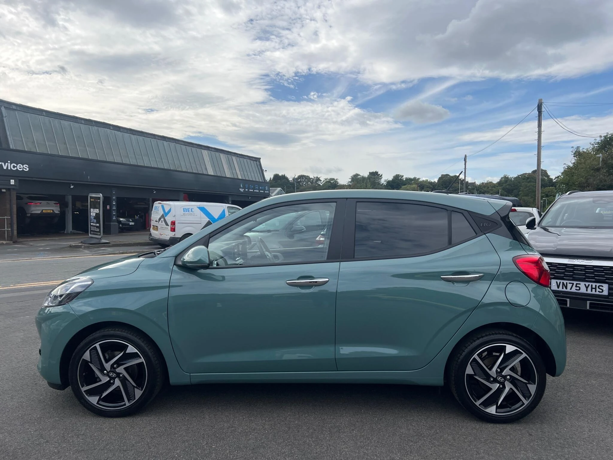 Vehicle image 10