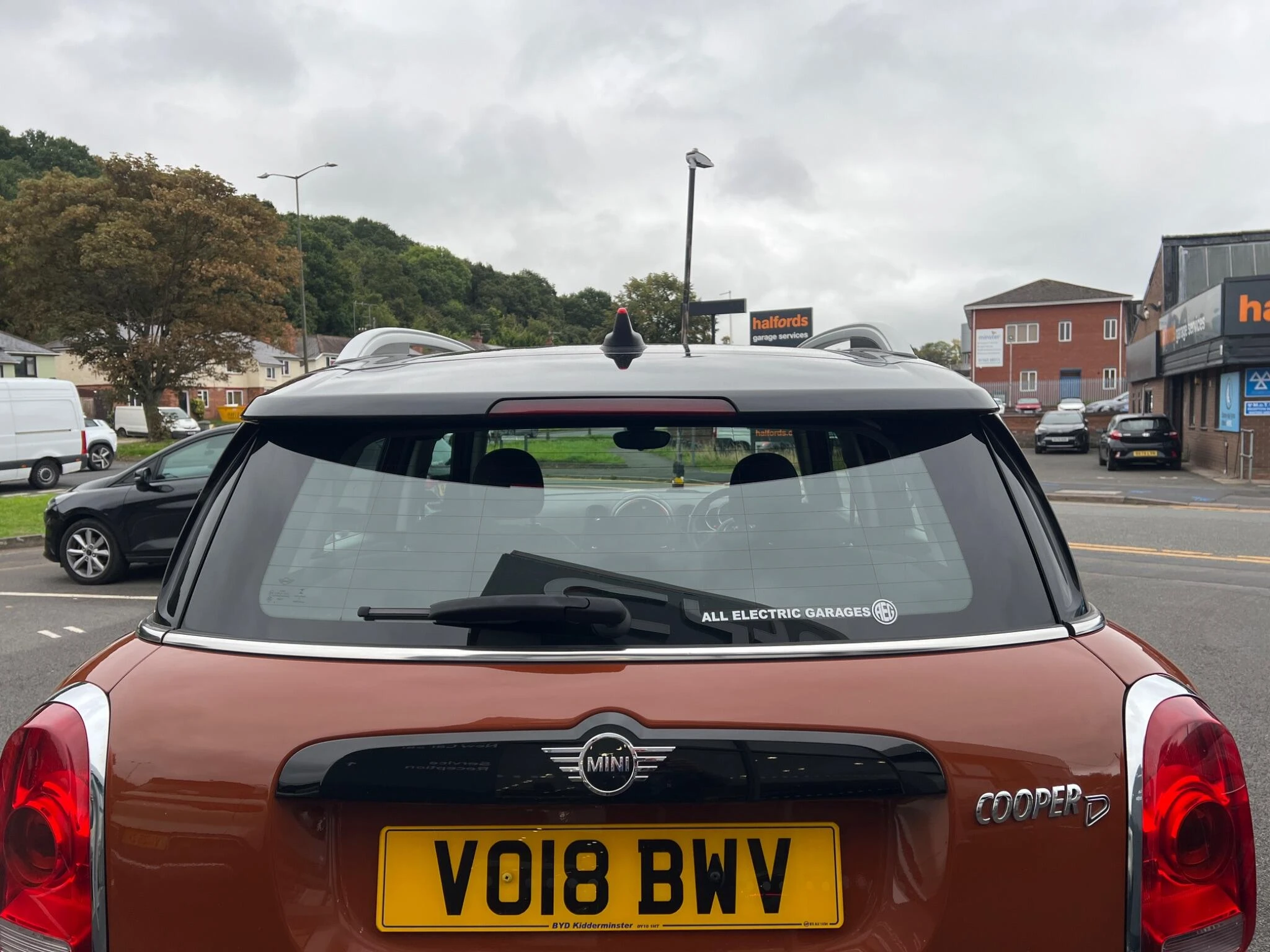 Vehicle image 10
