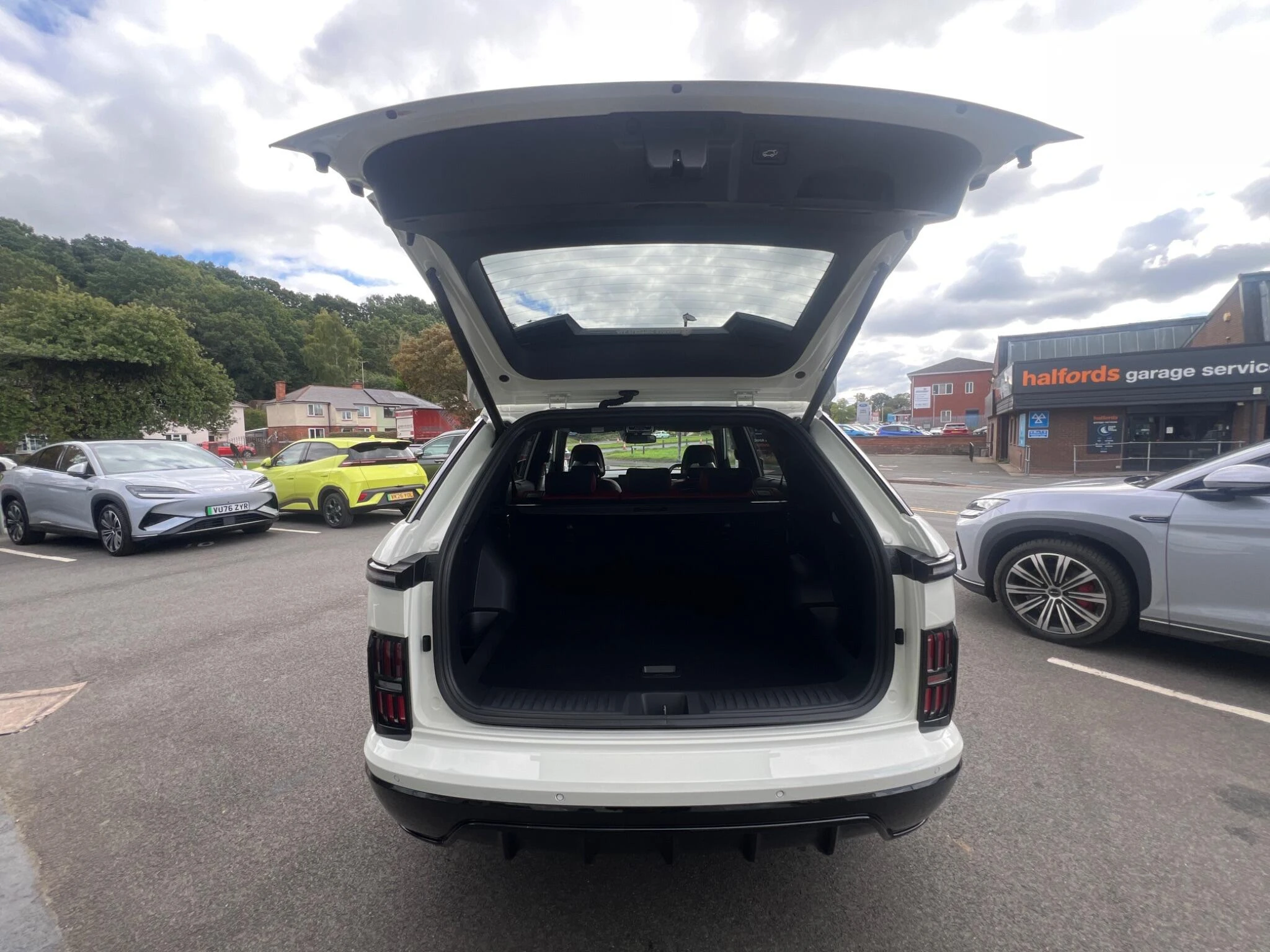 Vehicle image 48