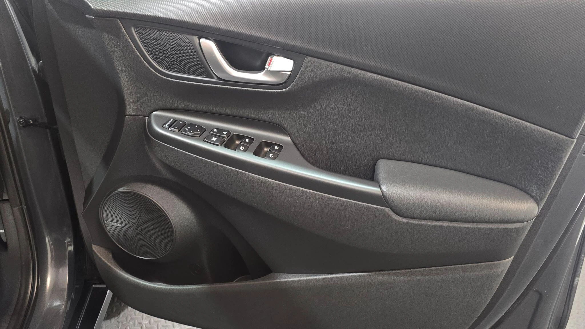 Vehicle image 32
