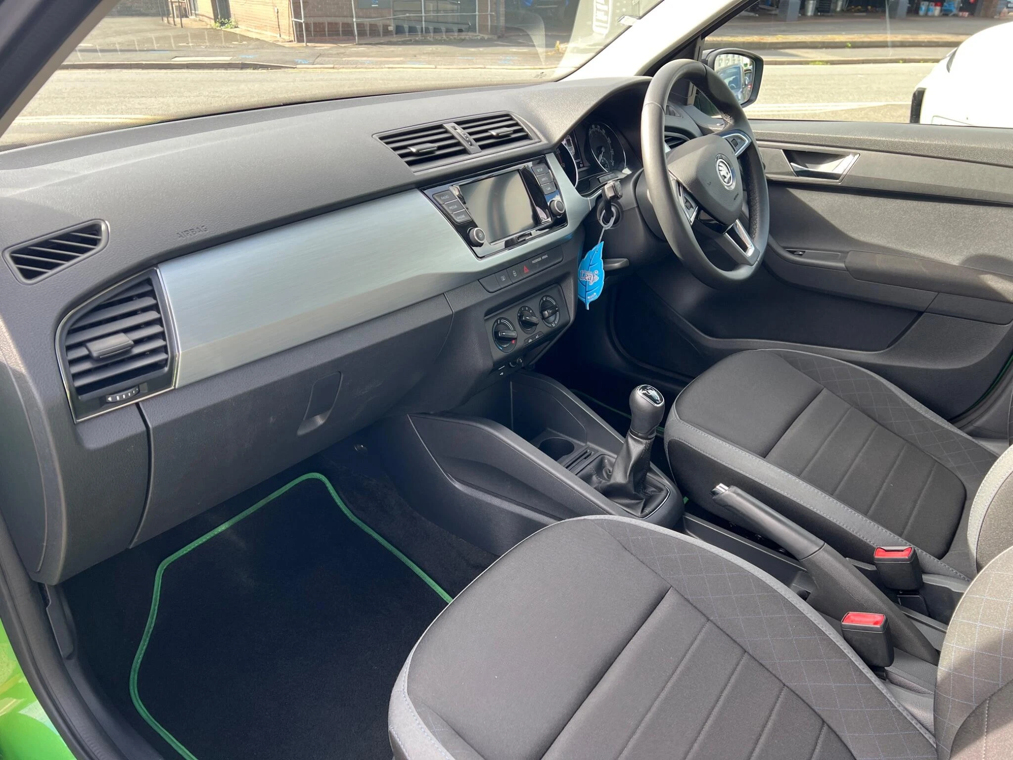 Vehicle image 16