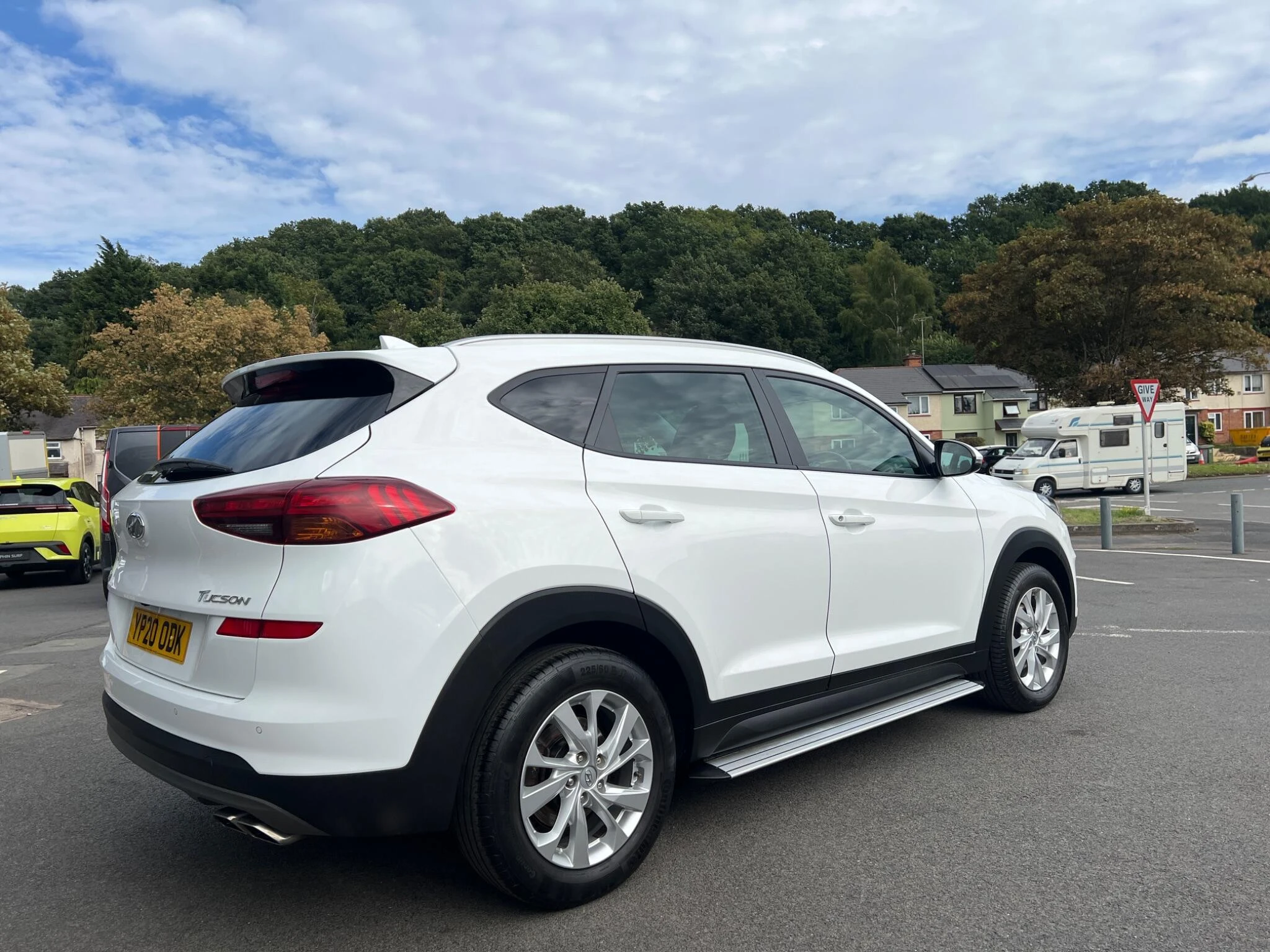 Vehicle image 16