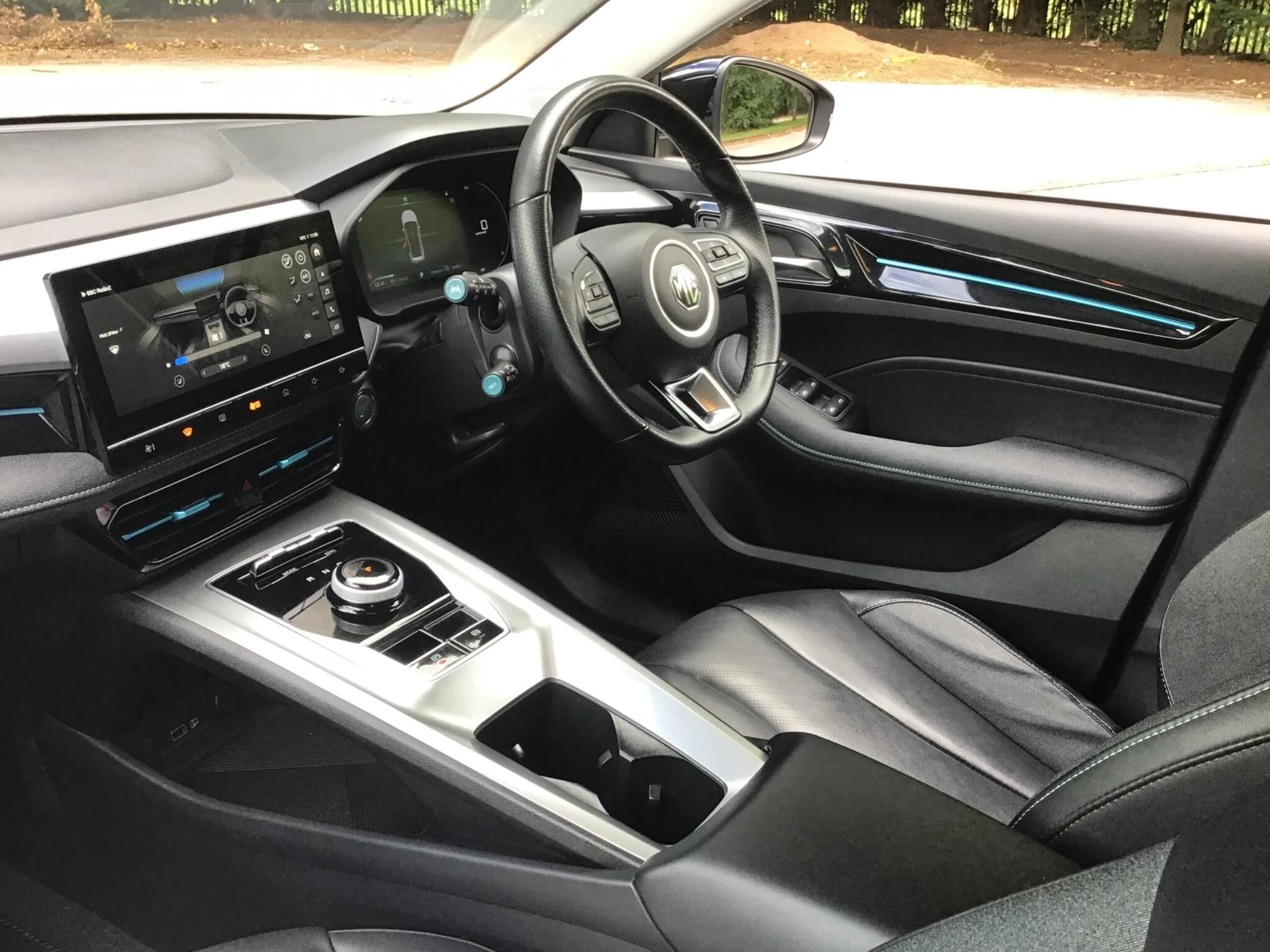 Vehicle image 24
