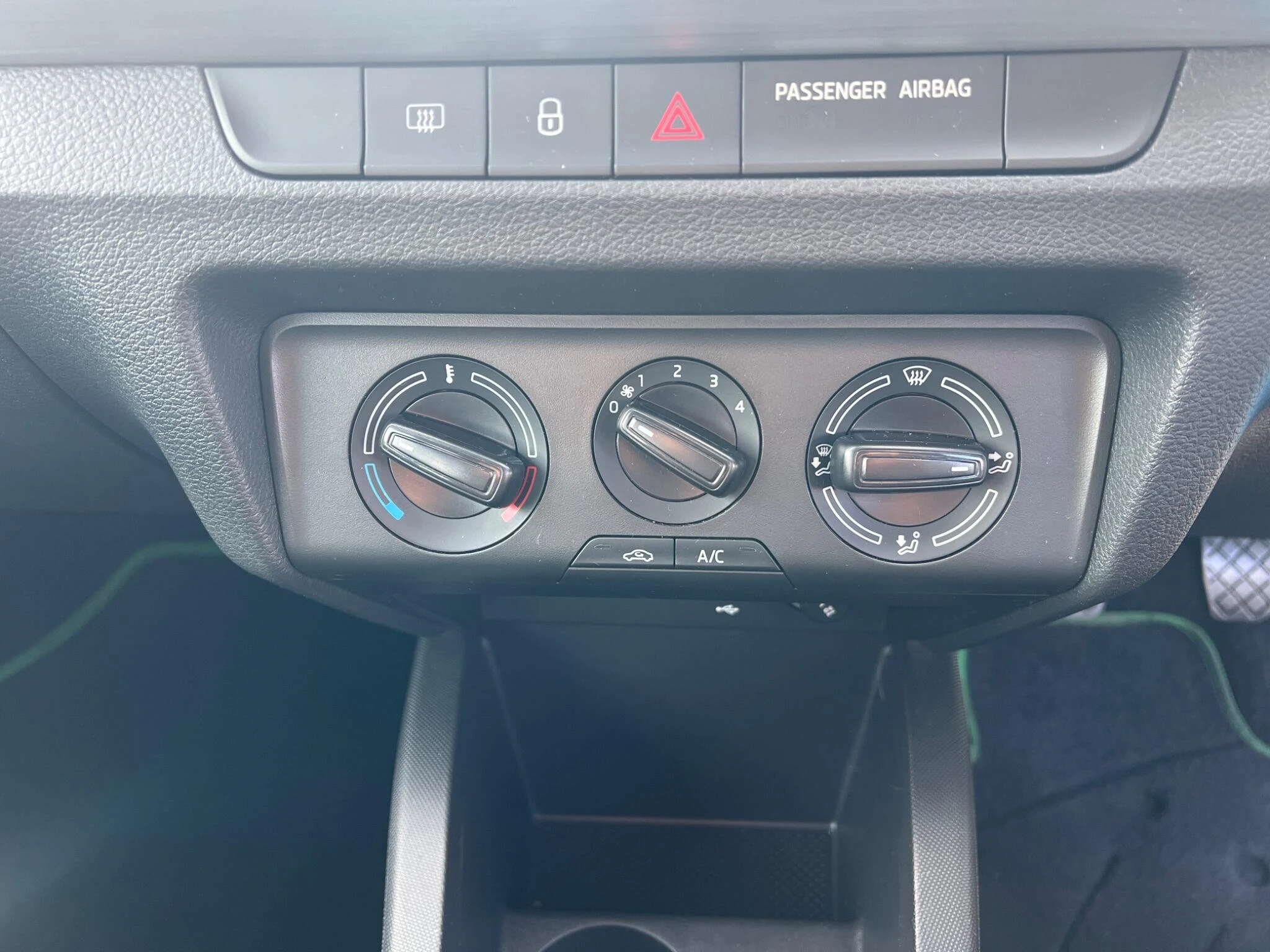 Vehicle image 27