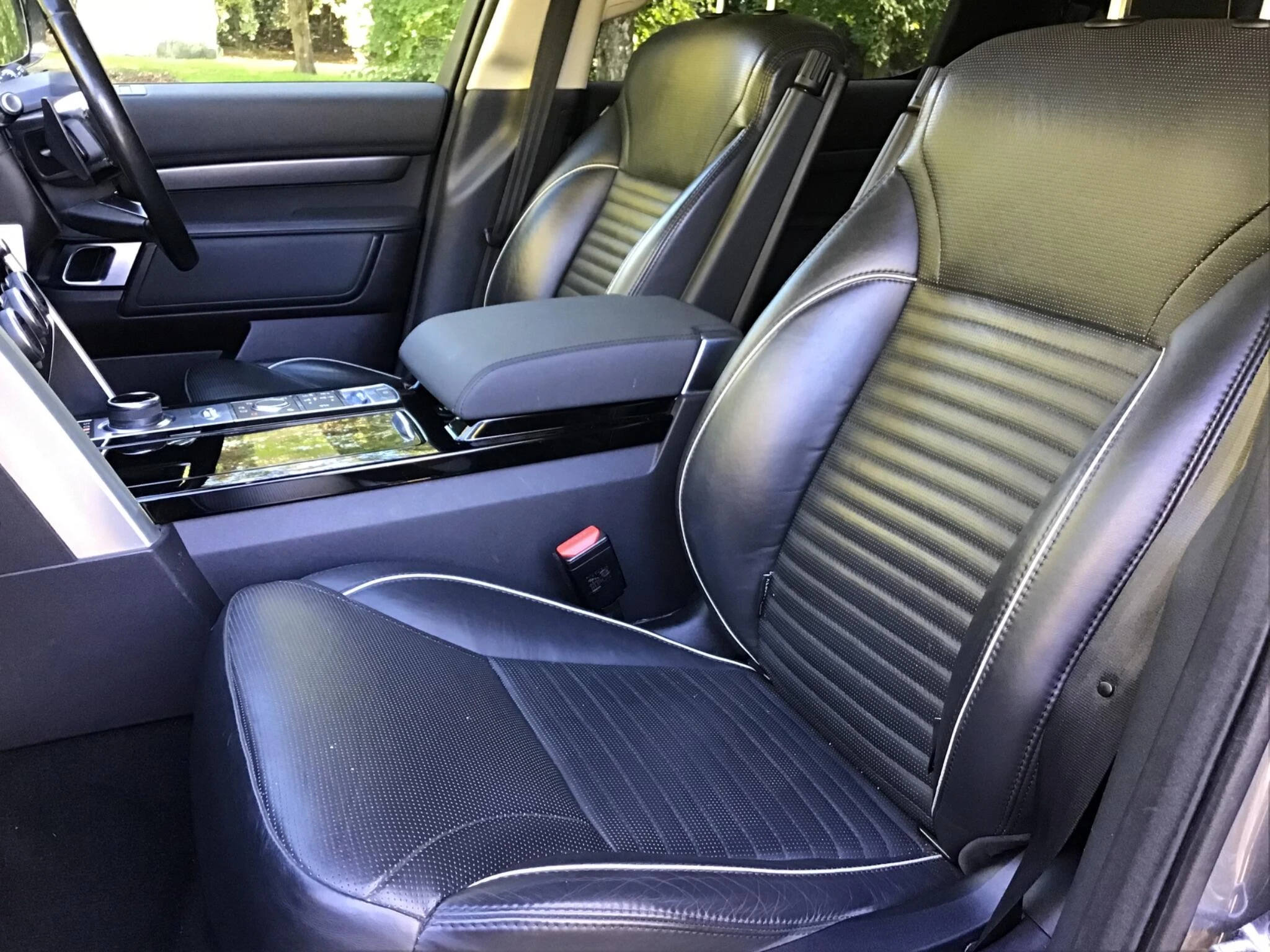 Vehicle image 25