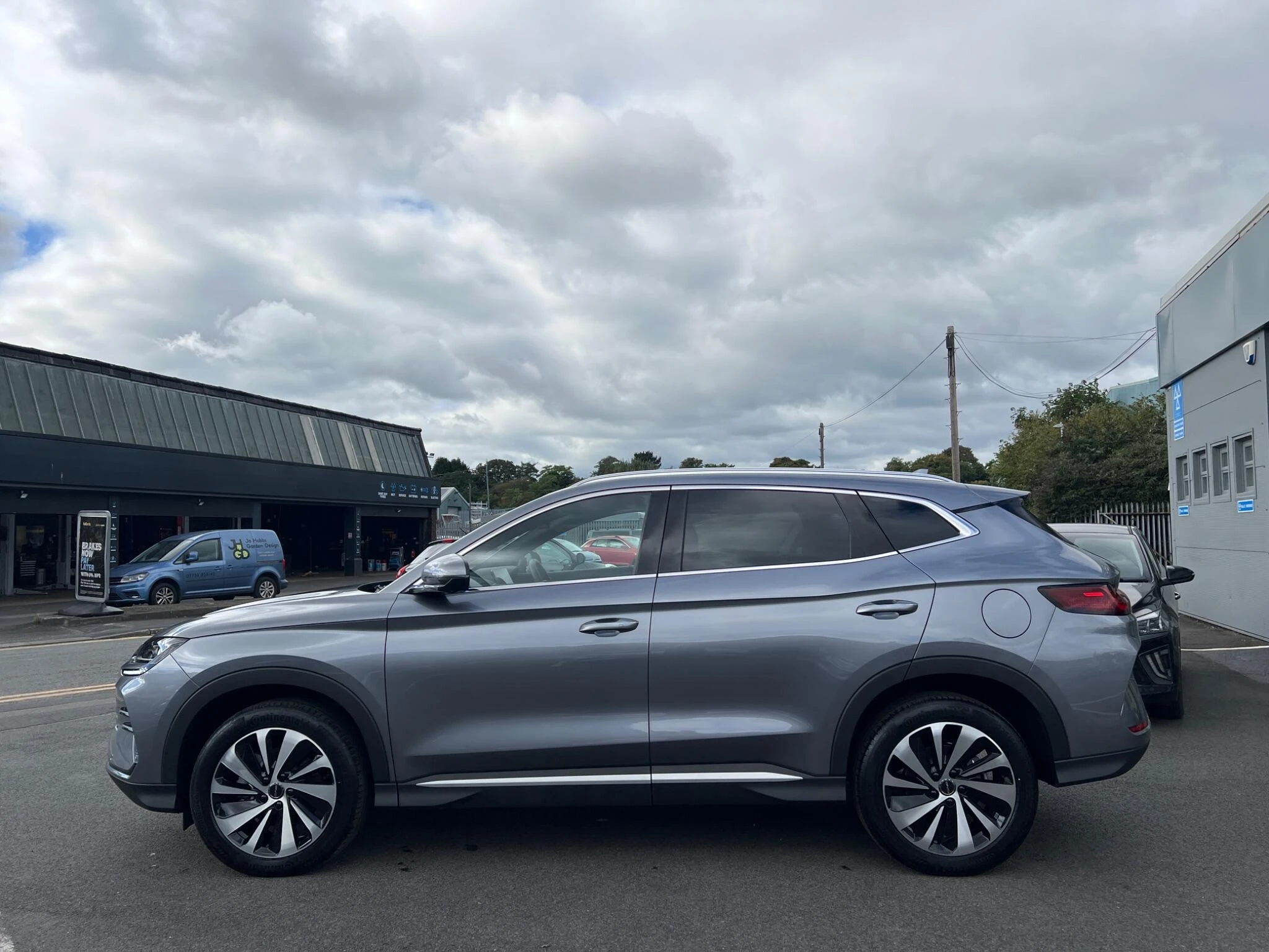 Vehicle image 11