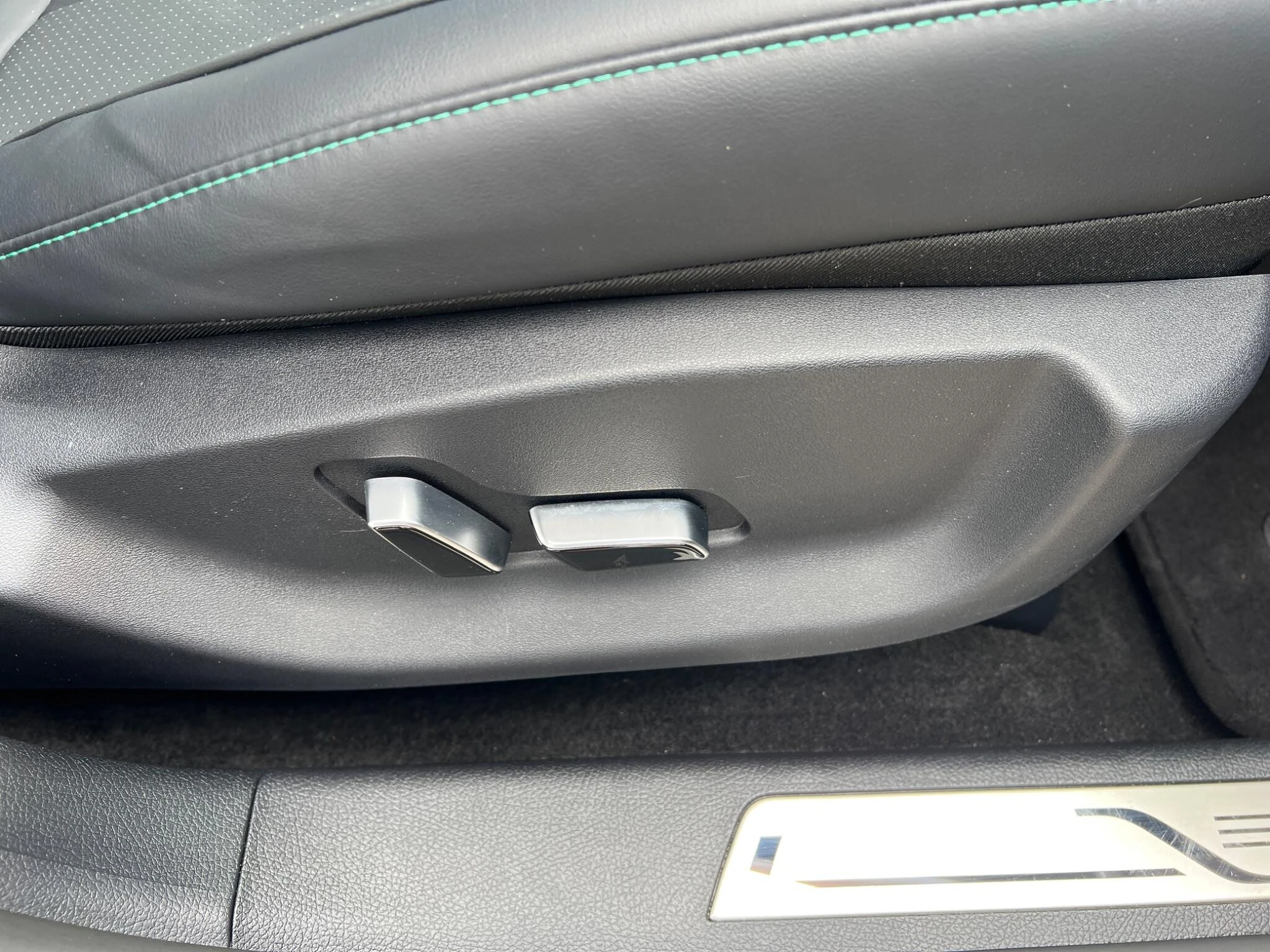 Vehicle image 27