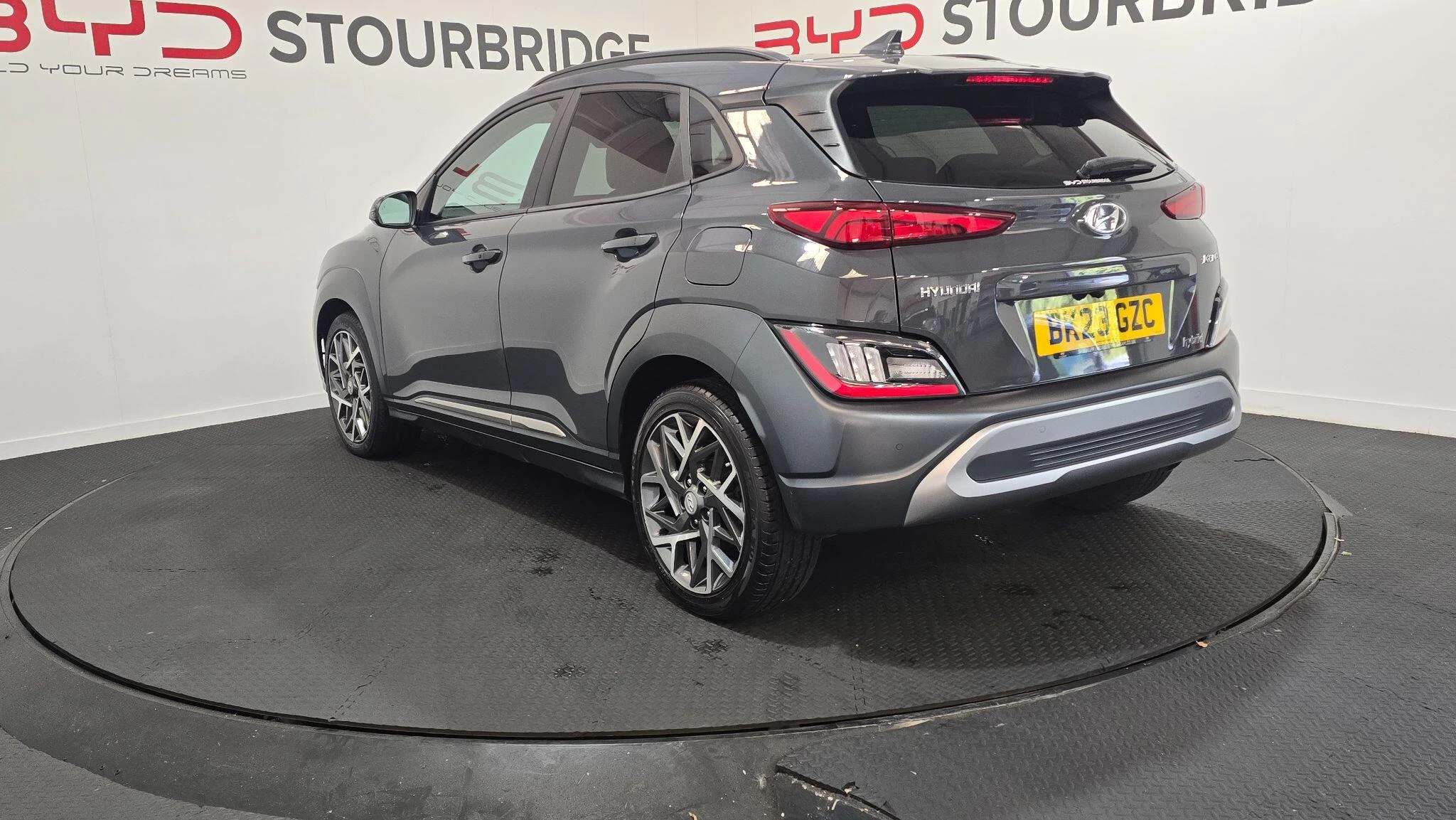 Vehicle image 10