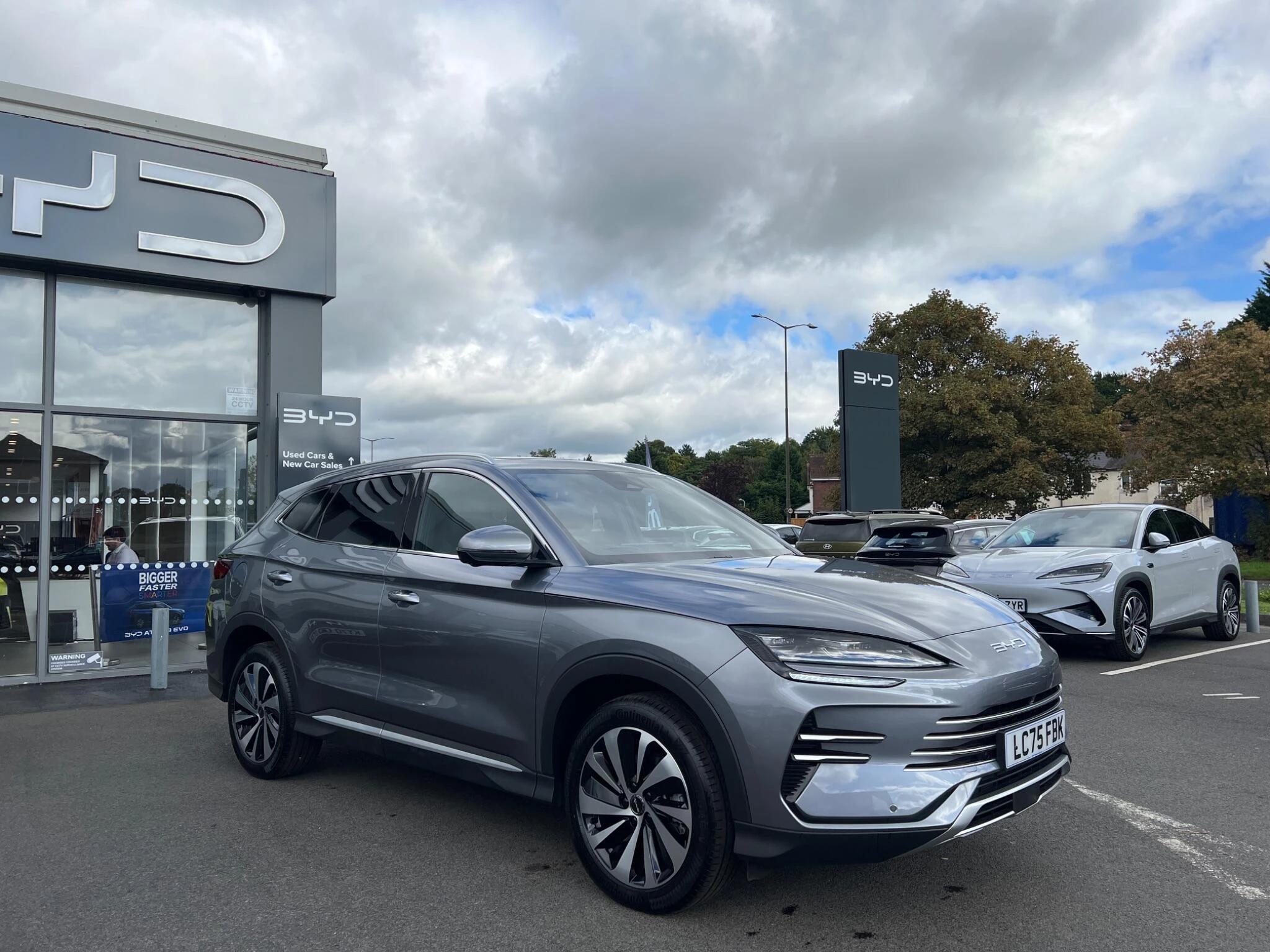 Vehicle image 6