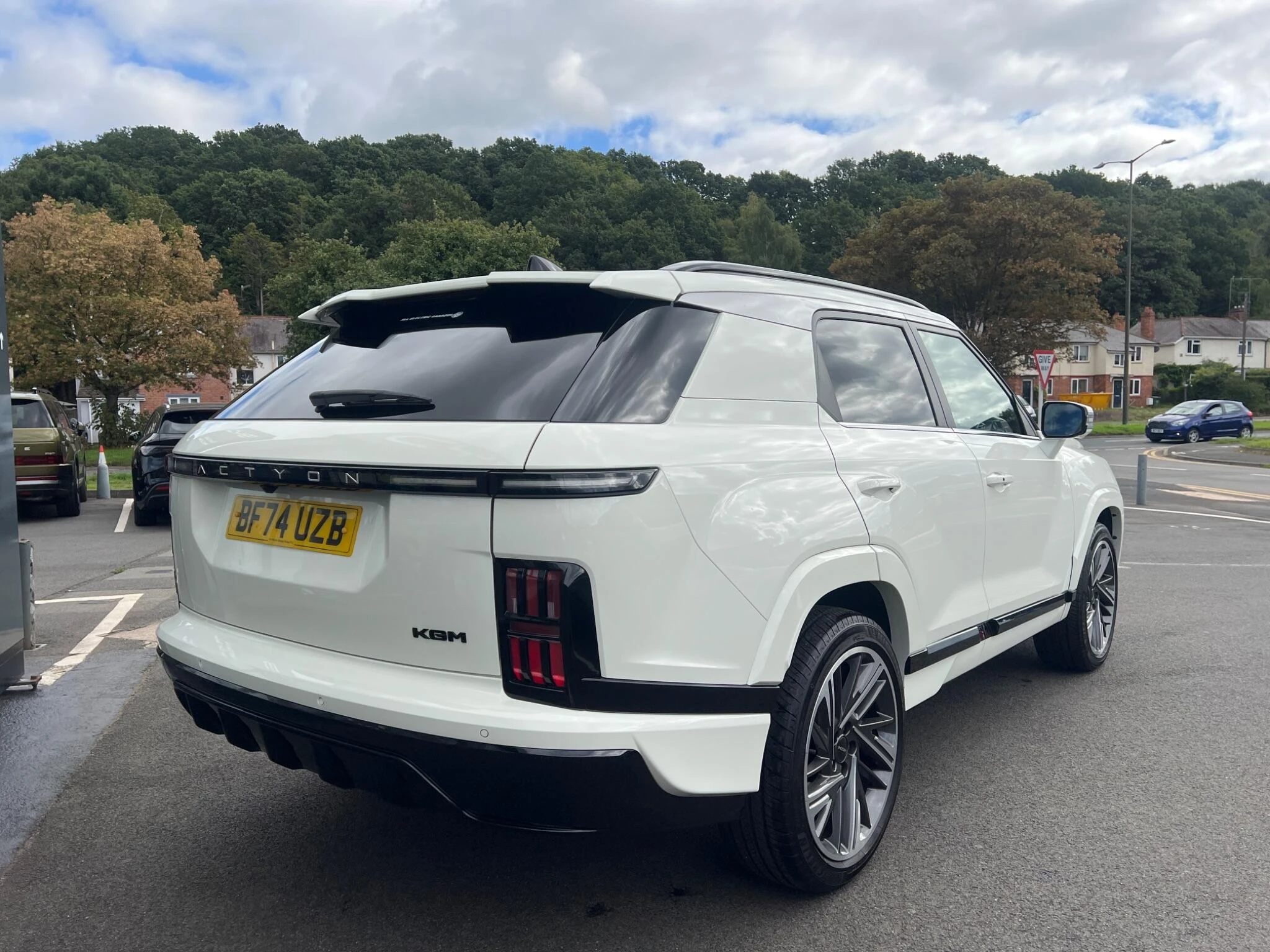 Vehicle image 12