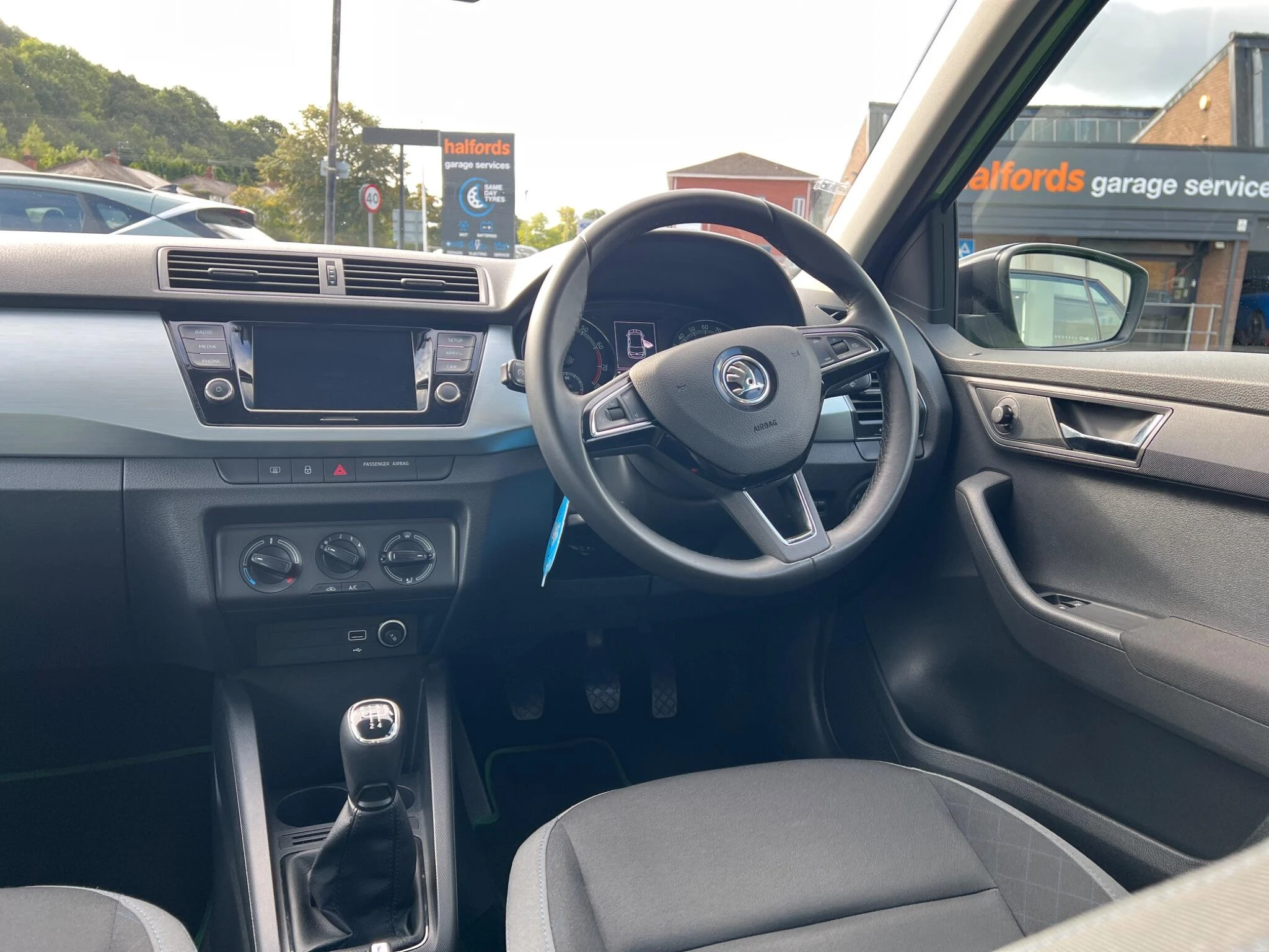 Vehicle image 18
