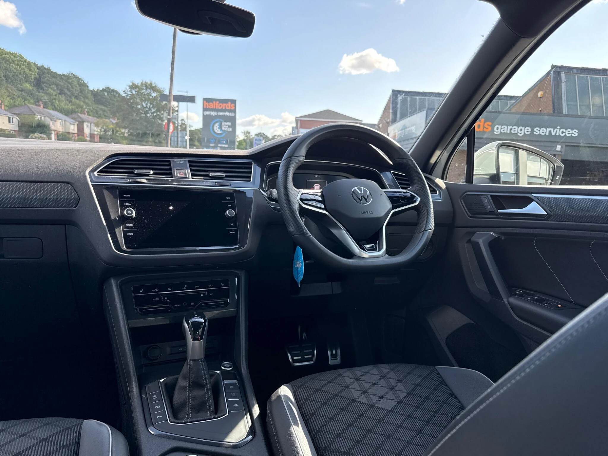 Vehicle image 15