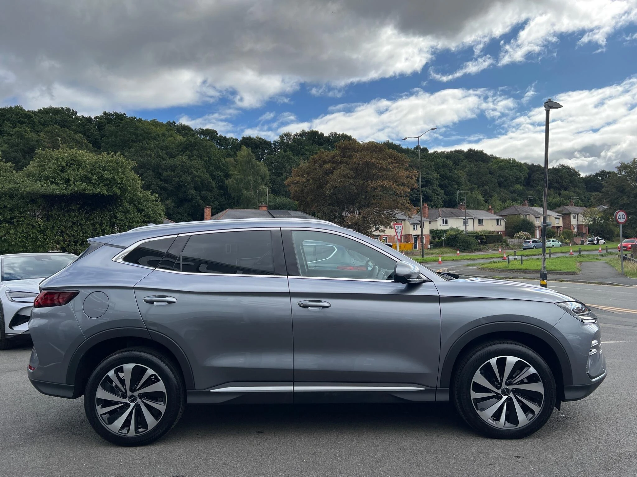 Vehicle image 13