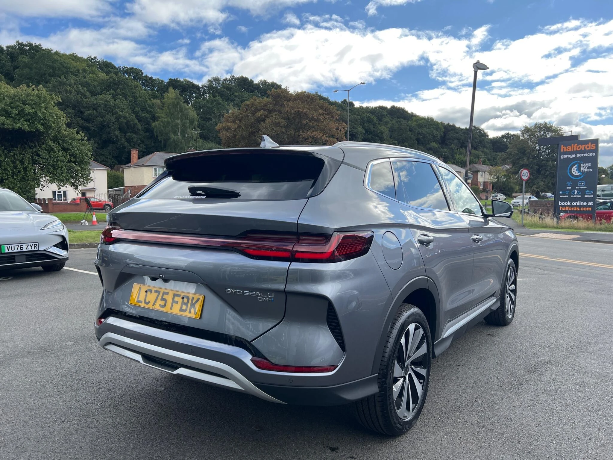 Vehicle image 15
