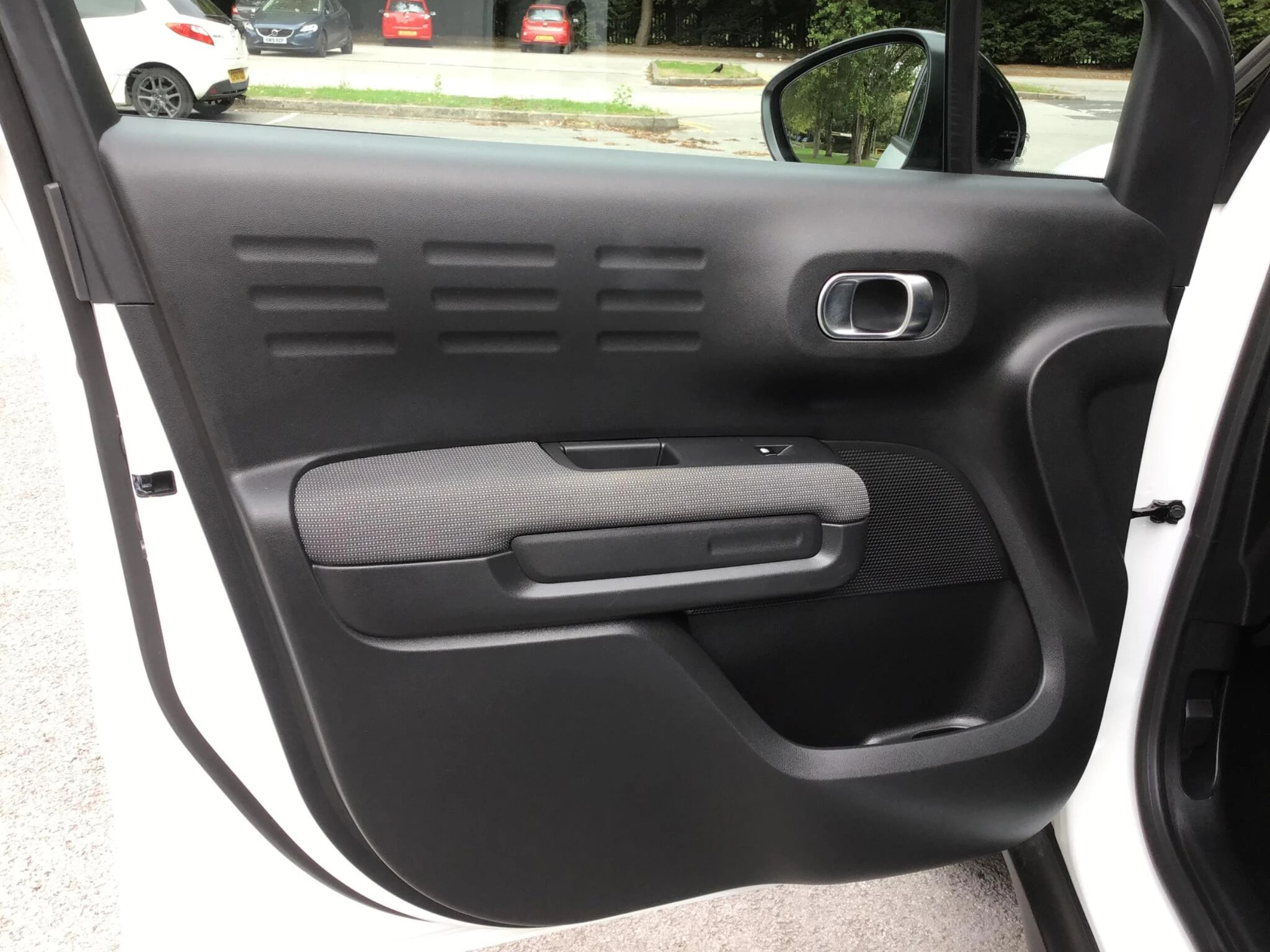 Vehicle image 18