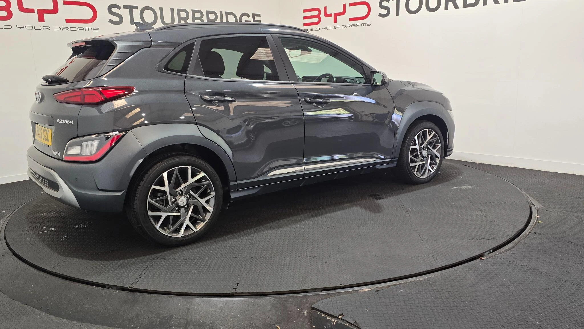 Vehicle image 14