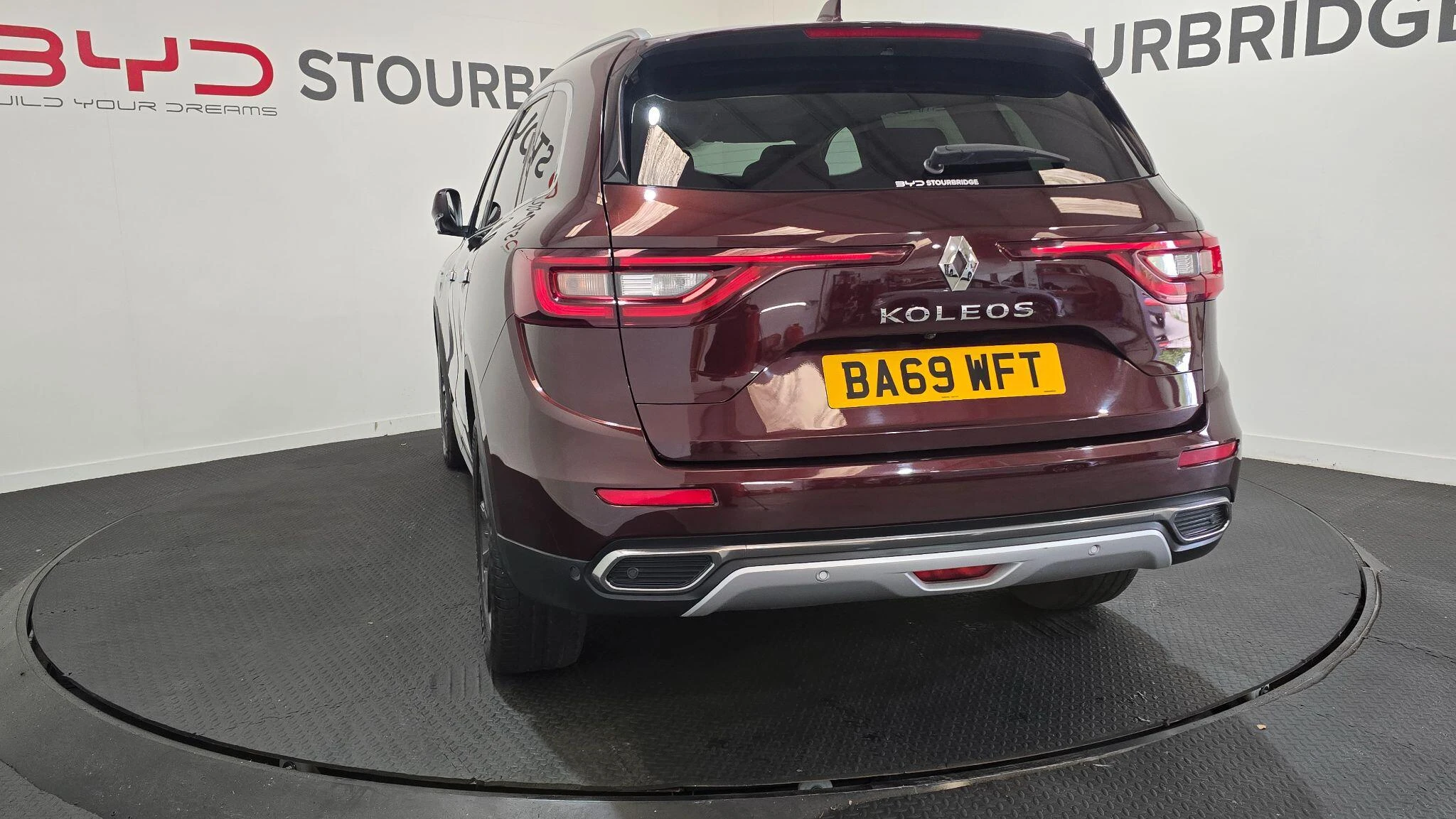 Vehicle image 10