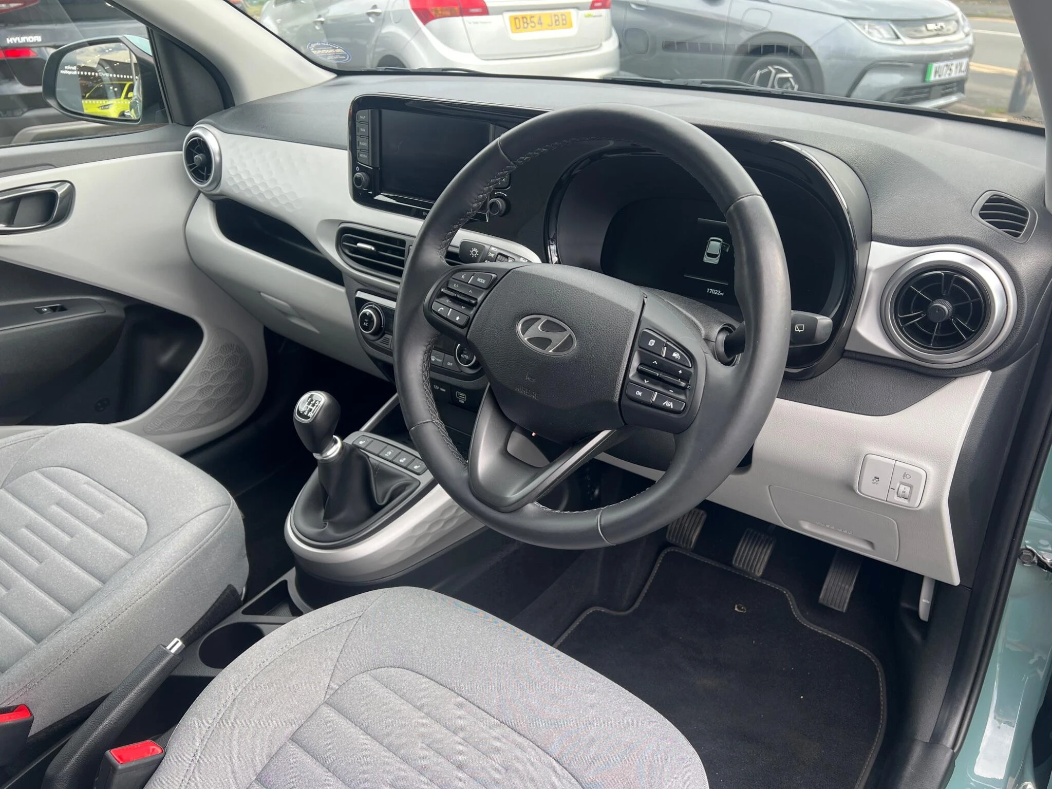 Vehicle image 18
