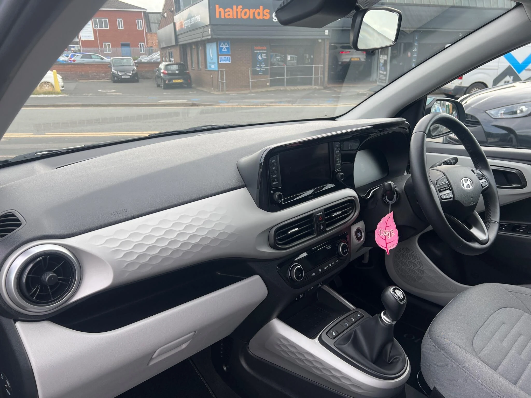 Vehicle image 14