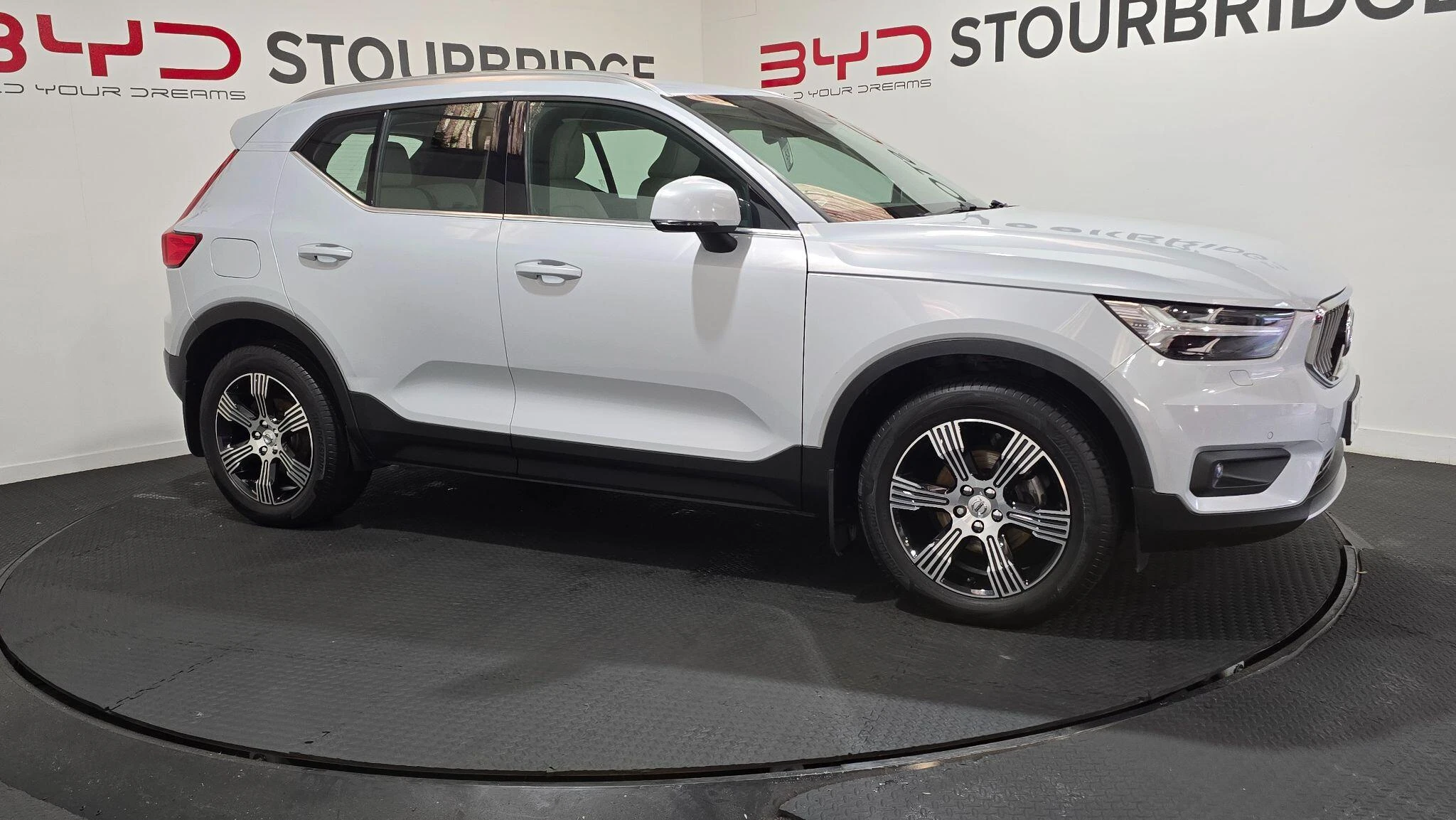 Vehicle image 16