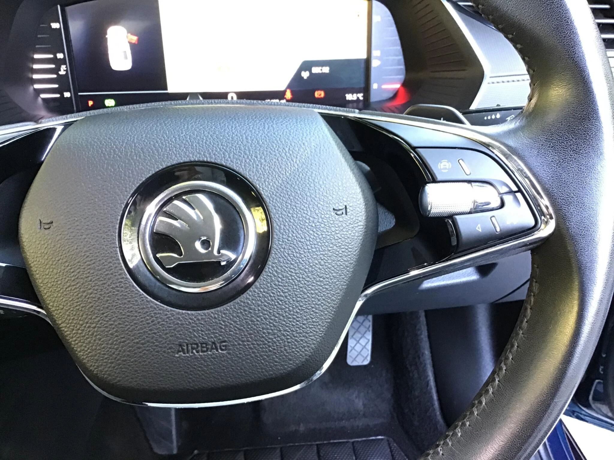 Vehicle image 32