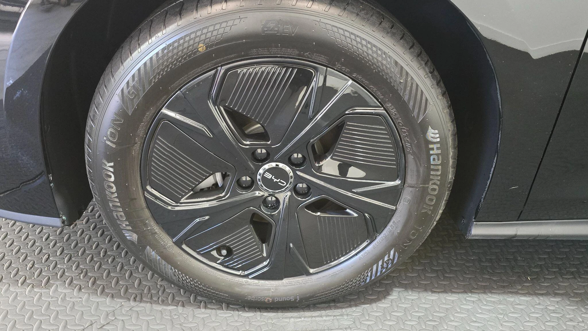 Vehicle image 33