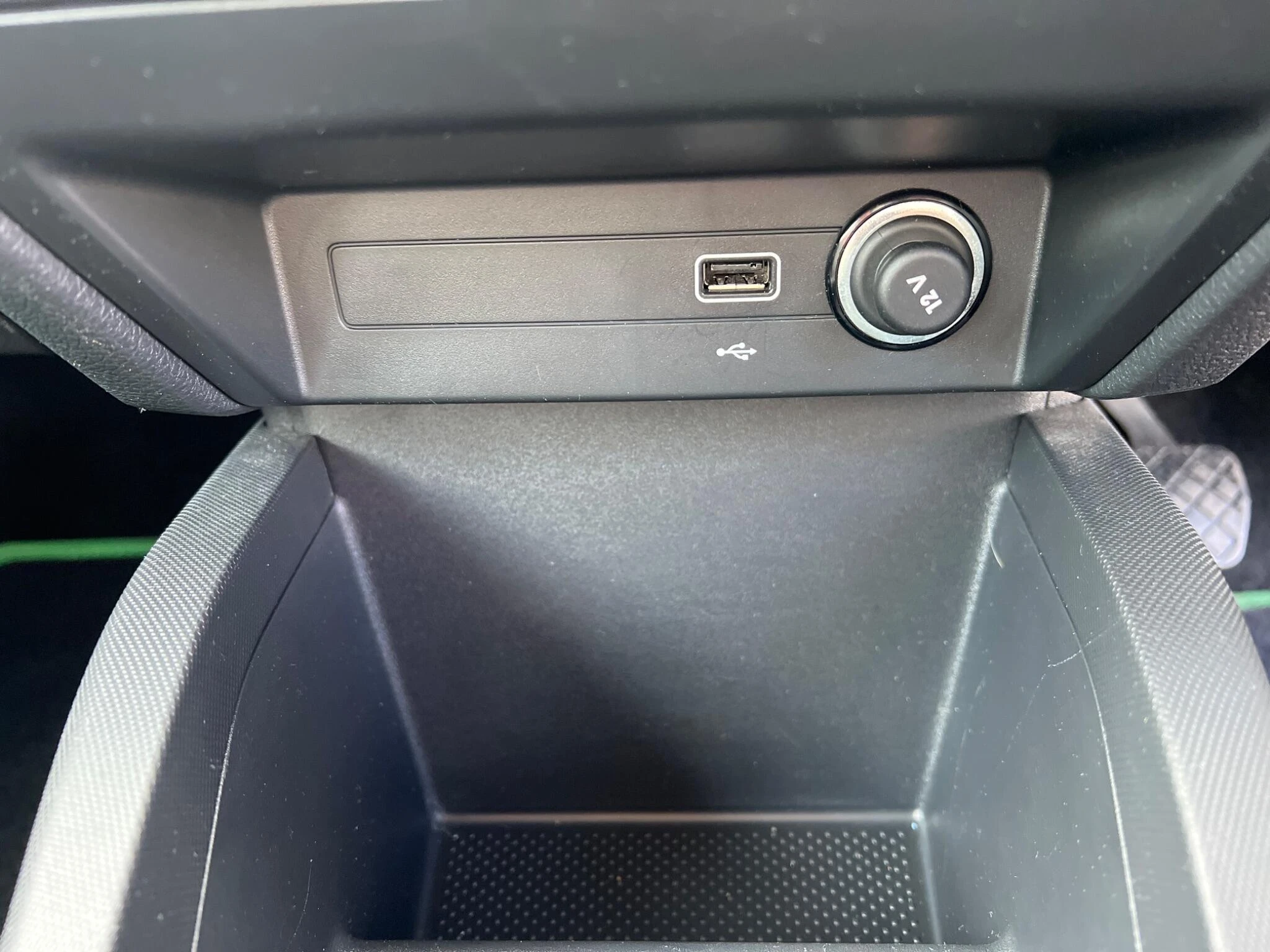 Vehicle image 28