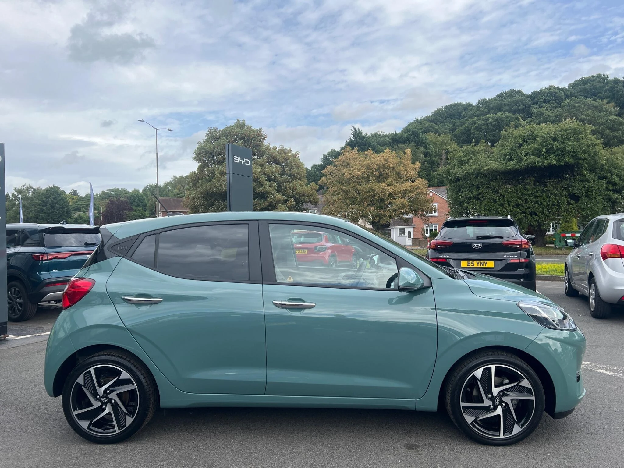 Vehicle image 12