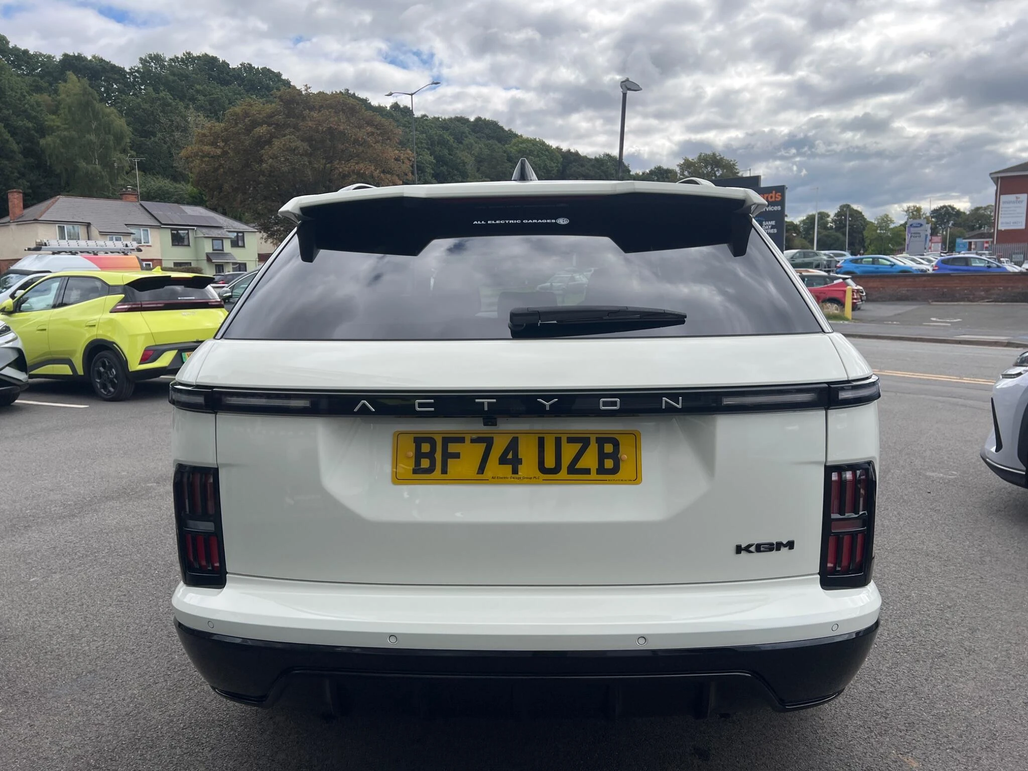 Vehicle image 10