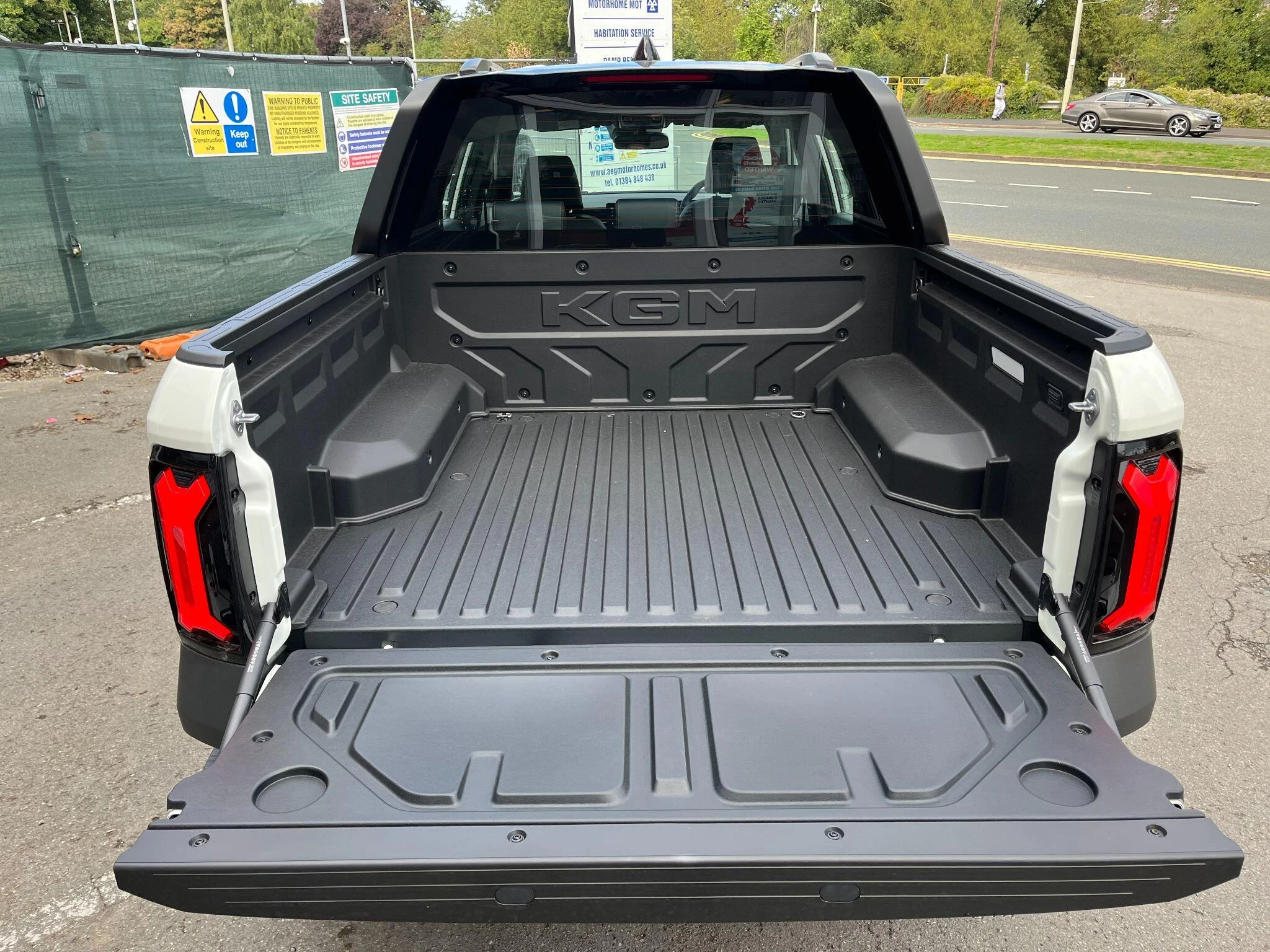 Vehicle image 15