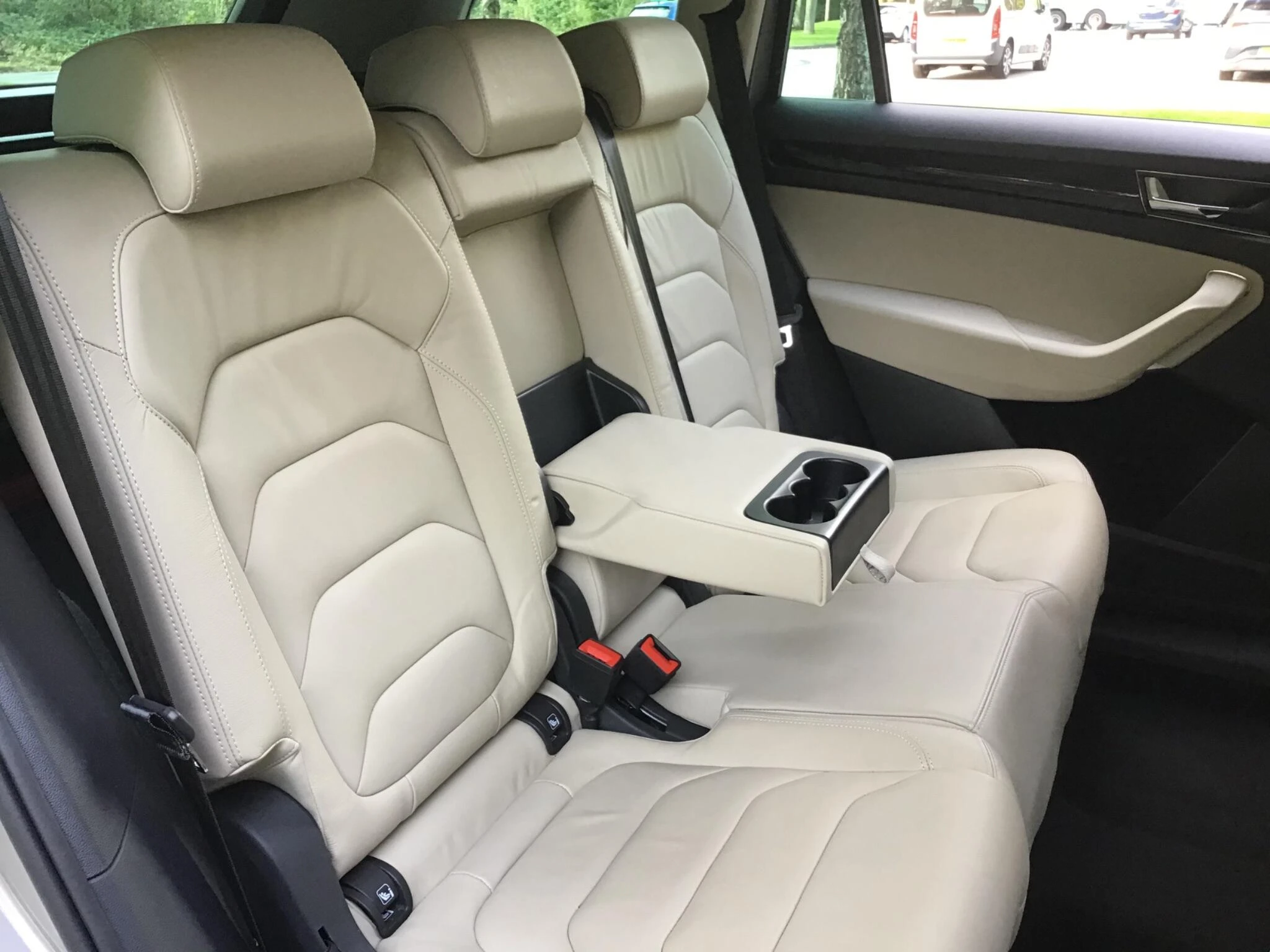 Vehicle image 32