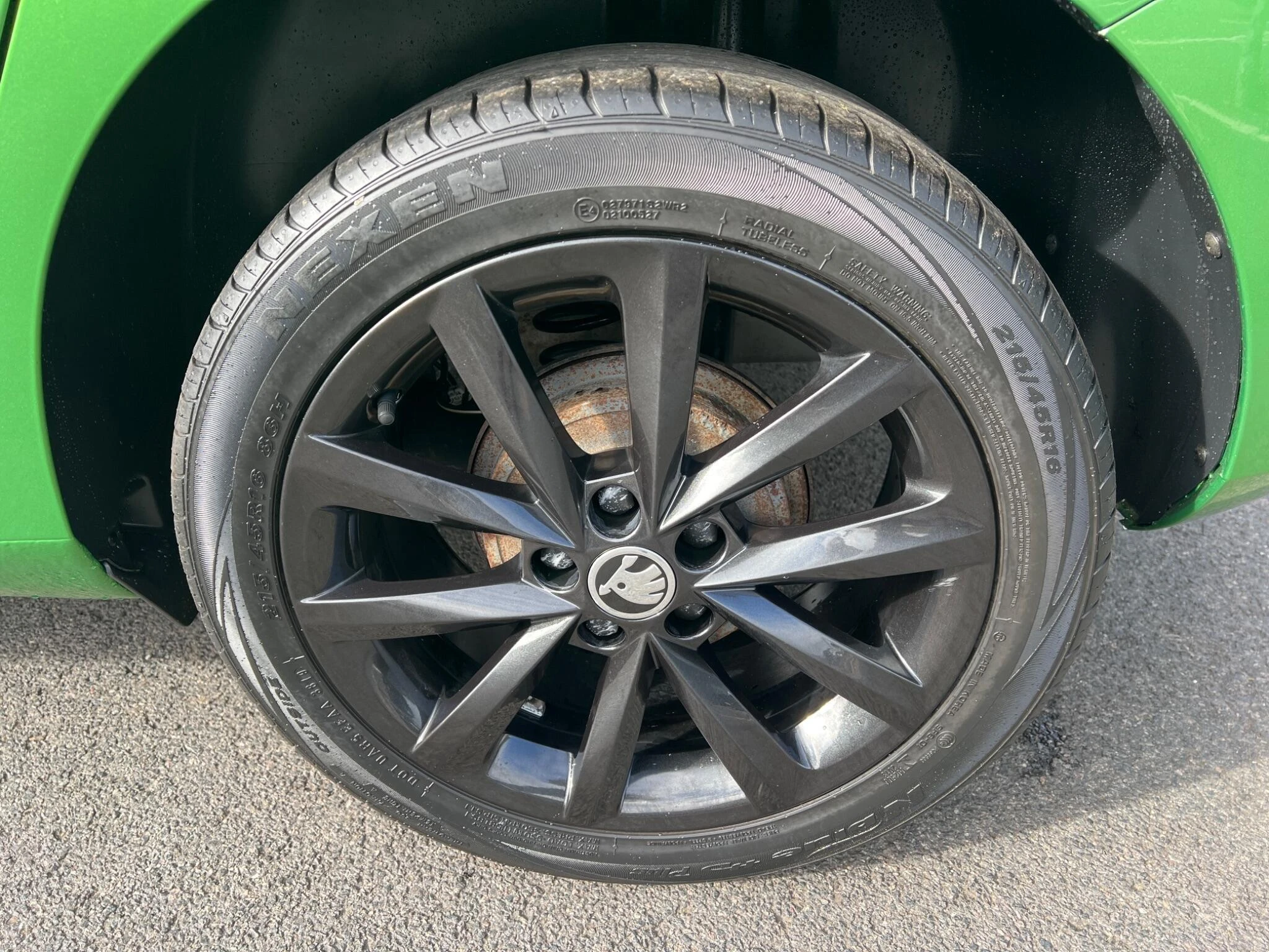 Vehicle image 32