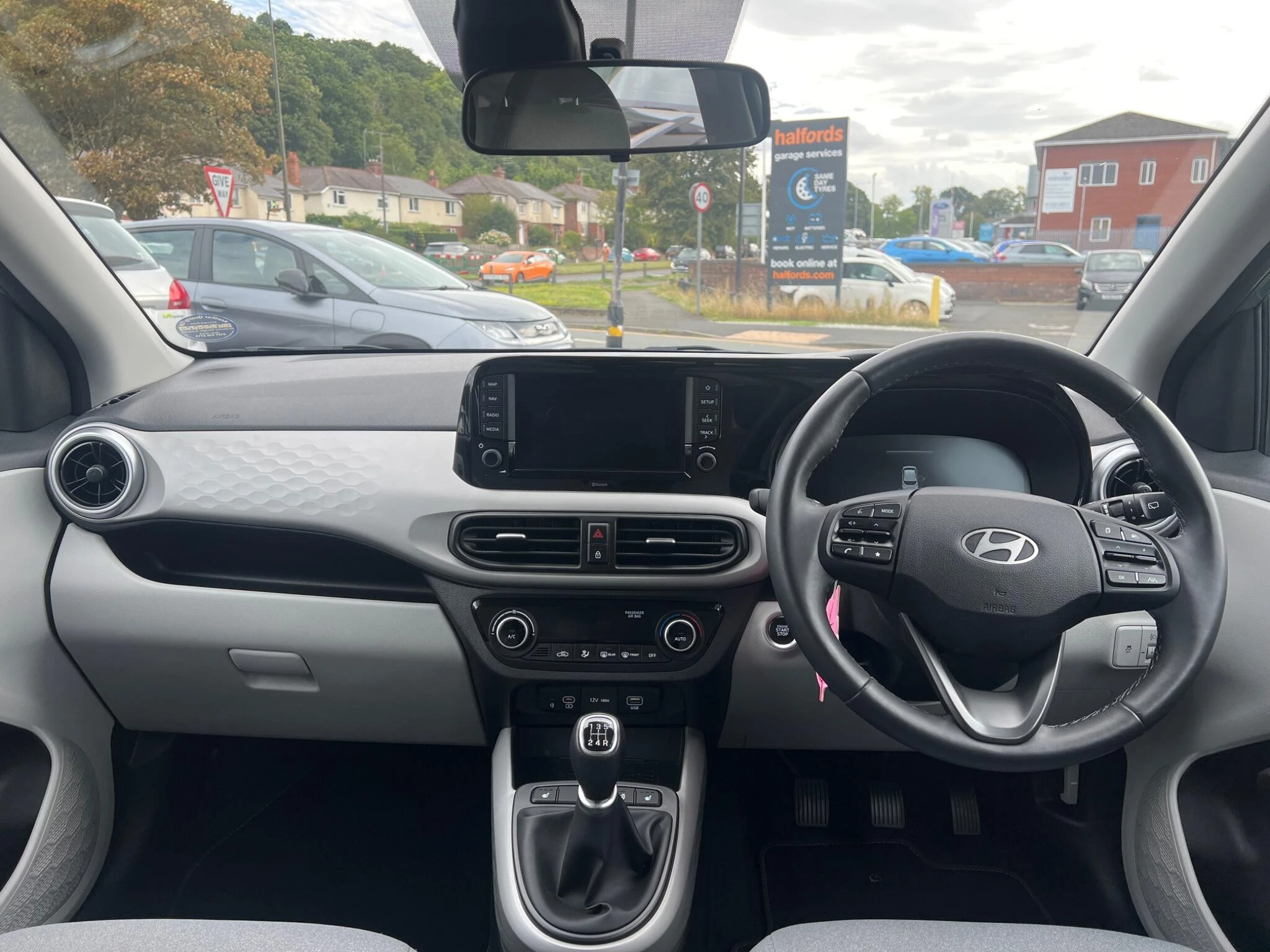 Vehicle image 15