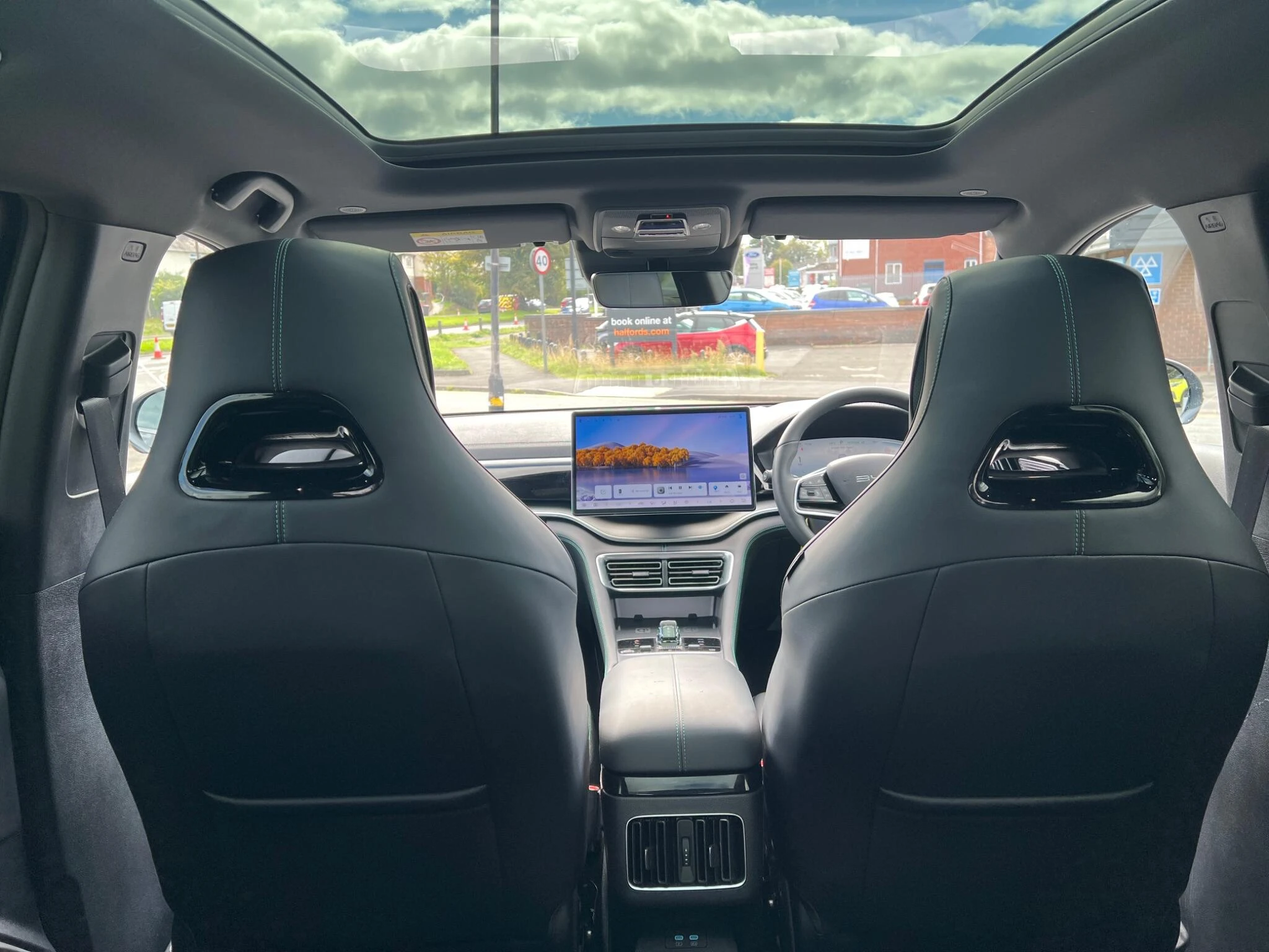 Vehicle image 16