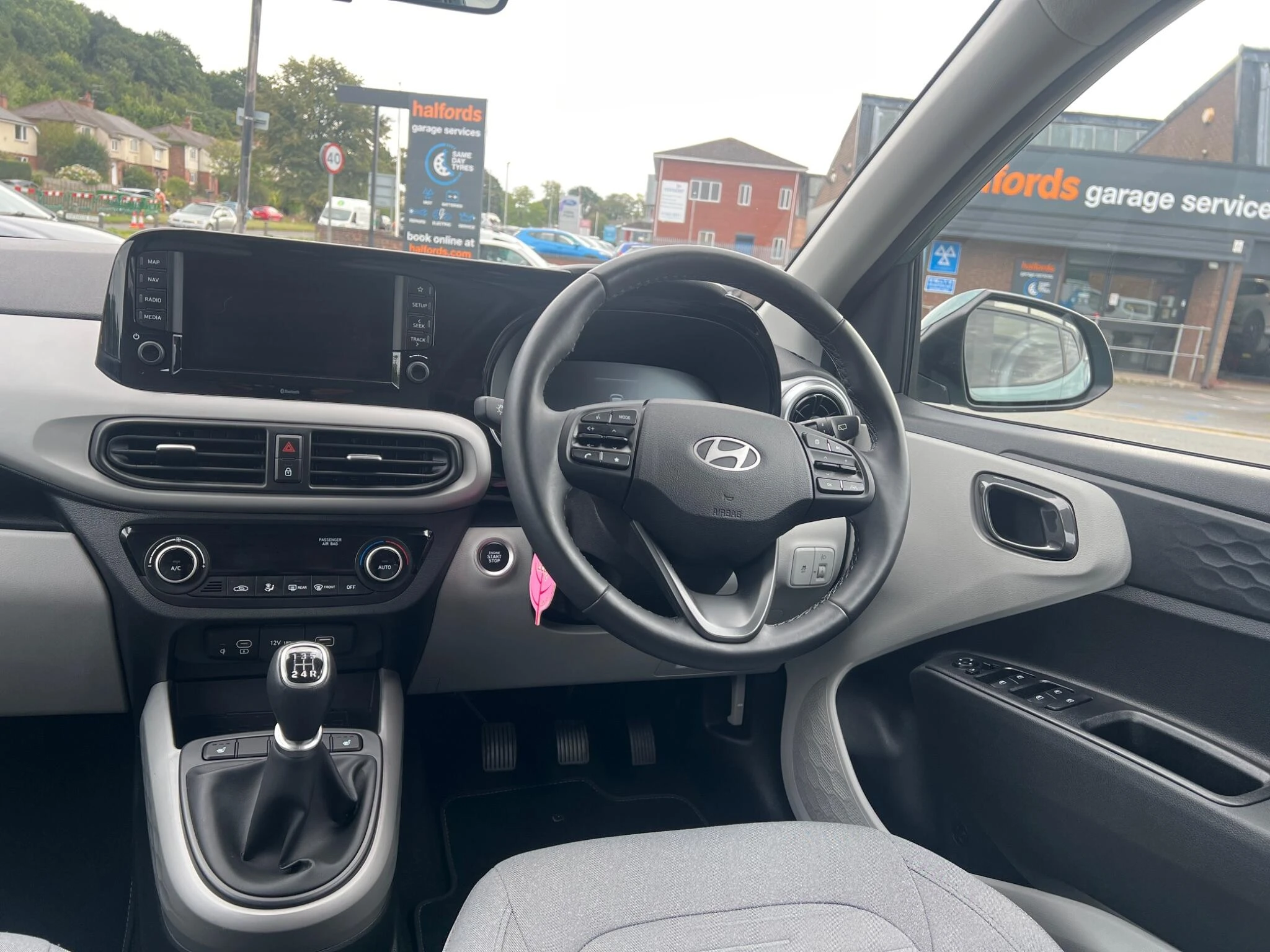 Vehicle image 16