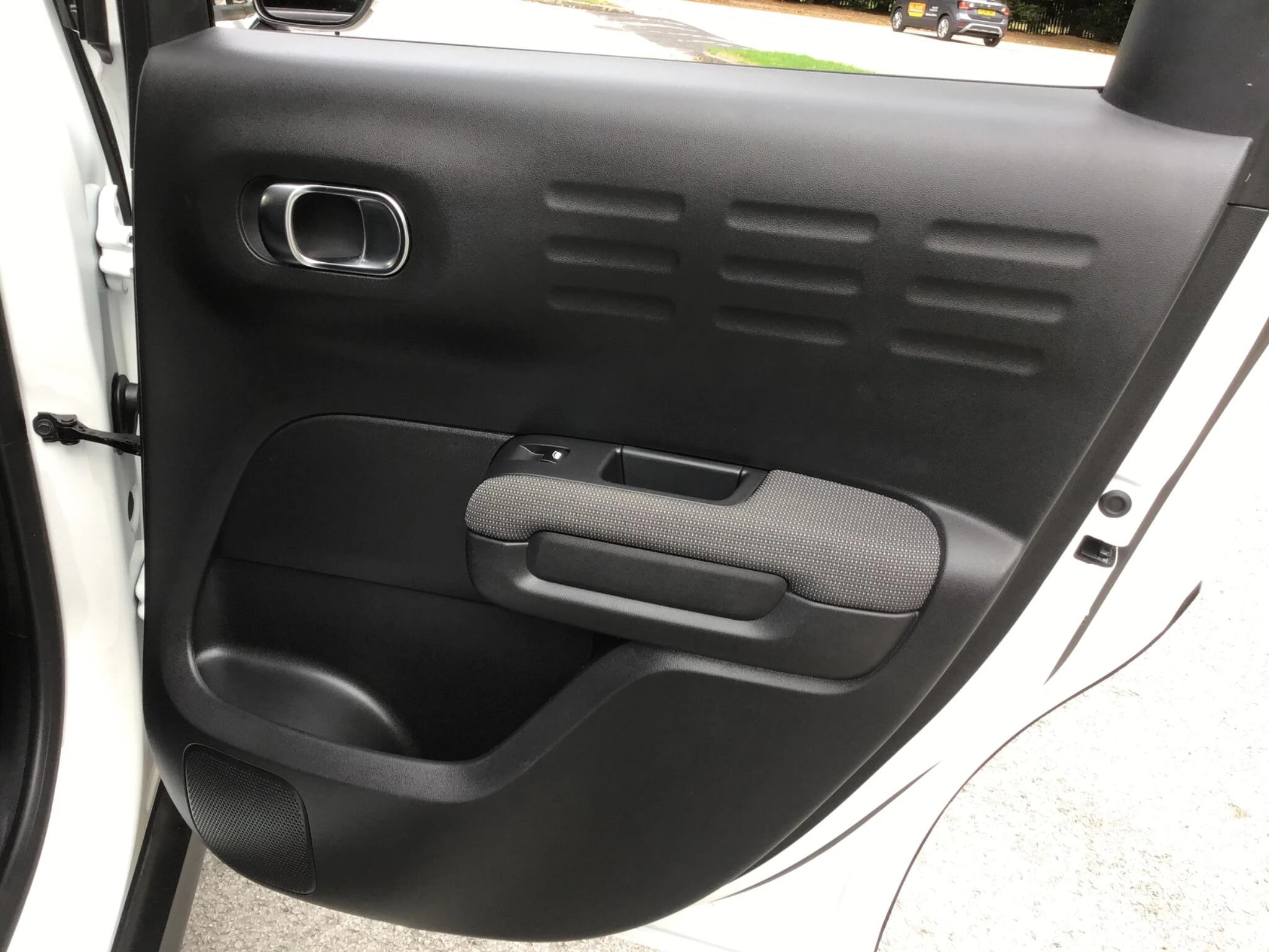 Vehicle image 26